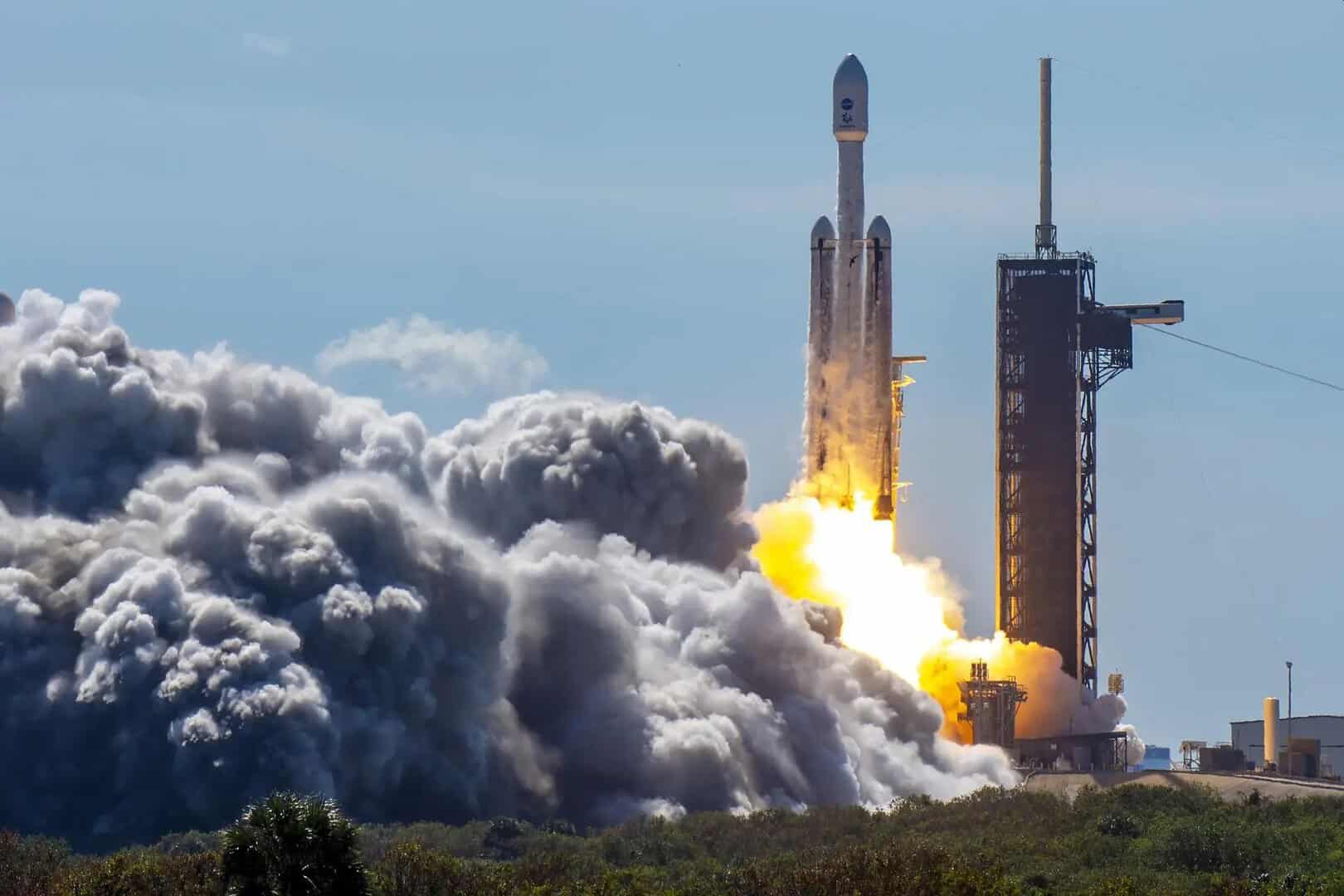 Perché ci vuole tanto tempo per arrivare alla luna di Giove, Europa?