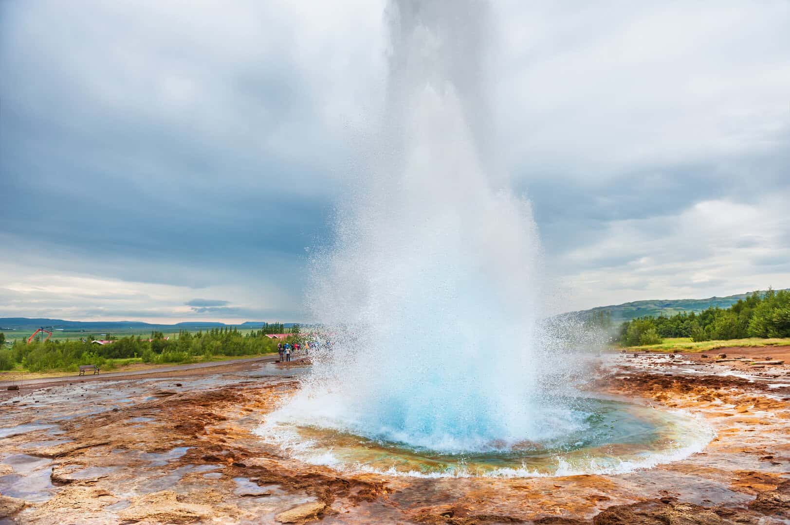 Strokkur e altri geyser islandesi intensificano le loro eruzioni: preoccupazione per i visitatori