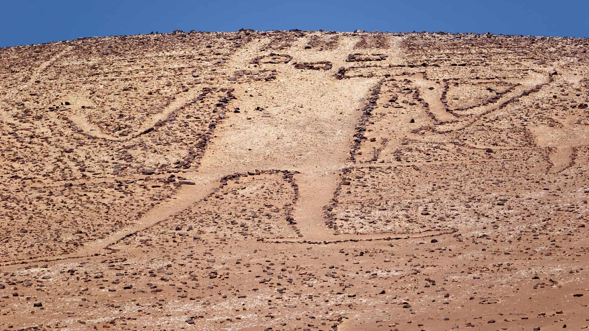 Un gigante colossale di 119 metri: il geoglifo del deserto di Atacama