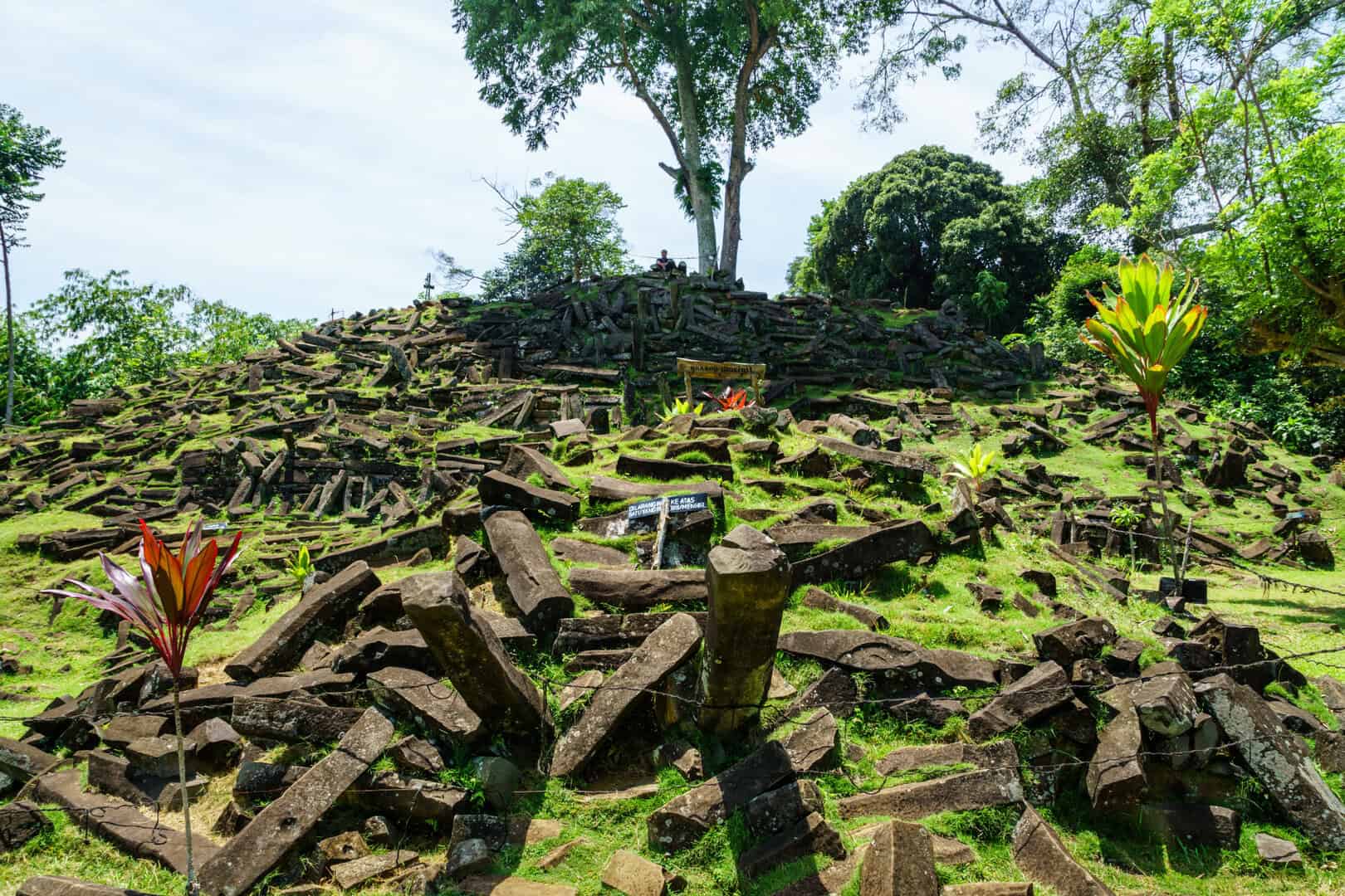 Gunung padang: il sito archeologico di Giava tra vulcanismo, storia e fascino mistico