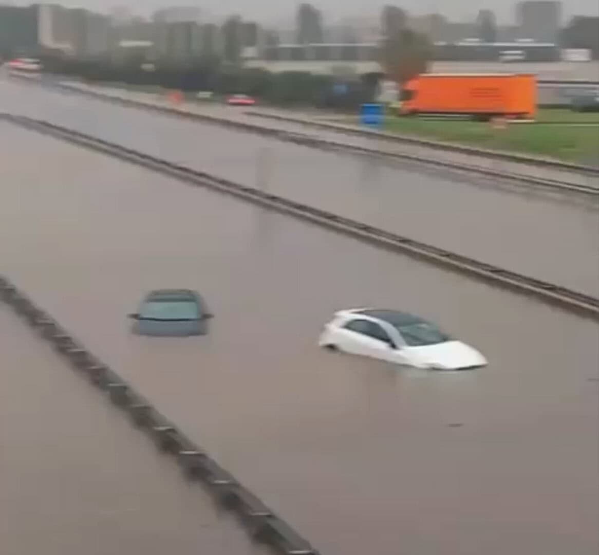 Allerta meteo a Barcellona, Spagna colpita dalla Dana. Città allagata