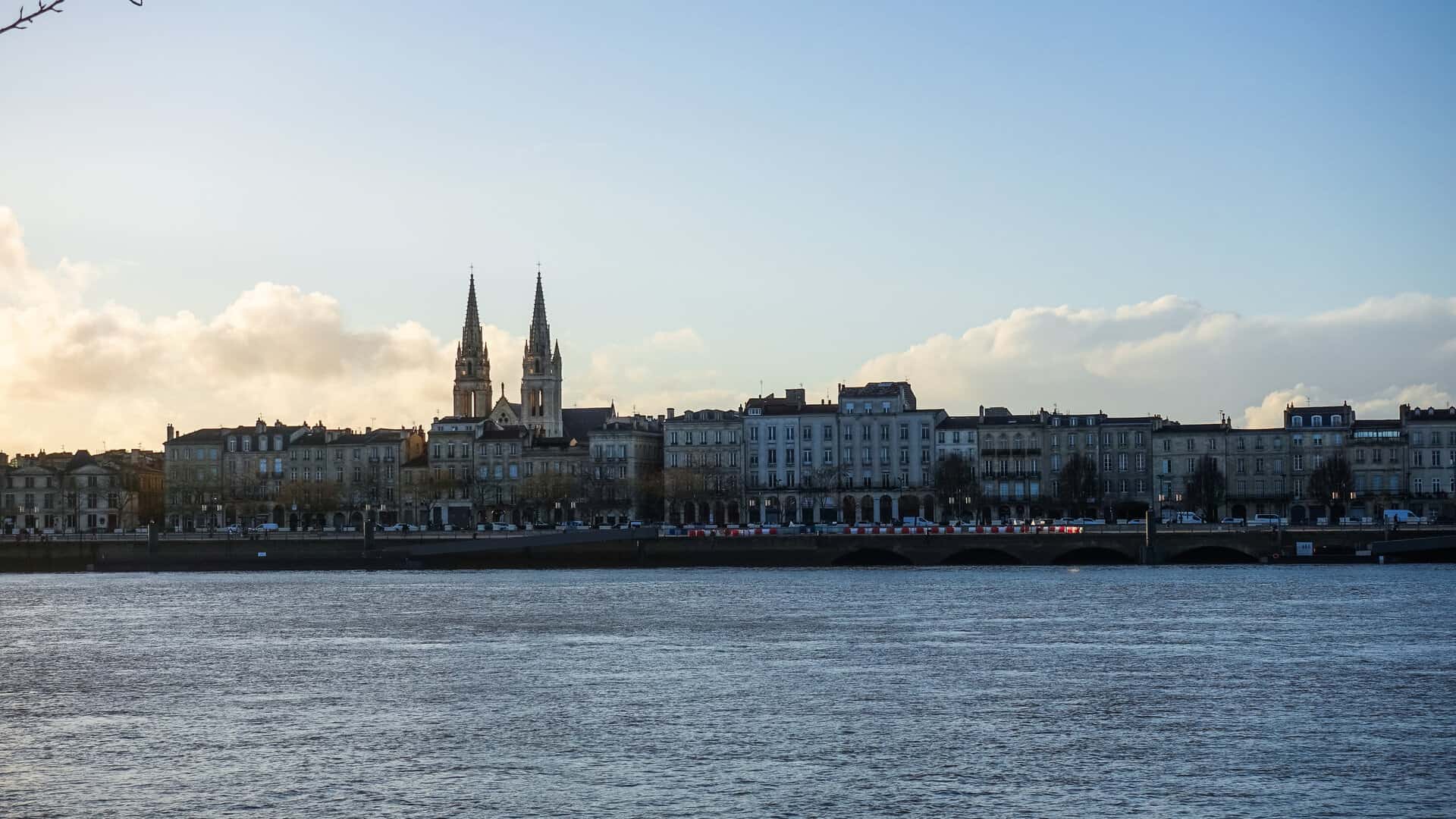 Turismo a Bordeaux: inverno mite tra vino, storia e gastronomia raffinata