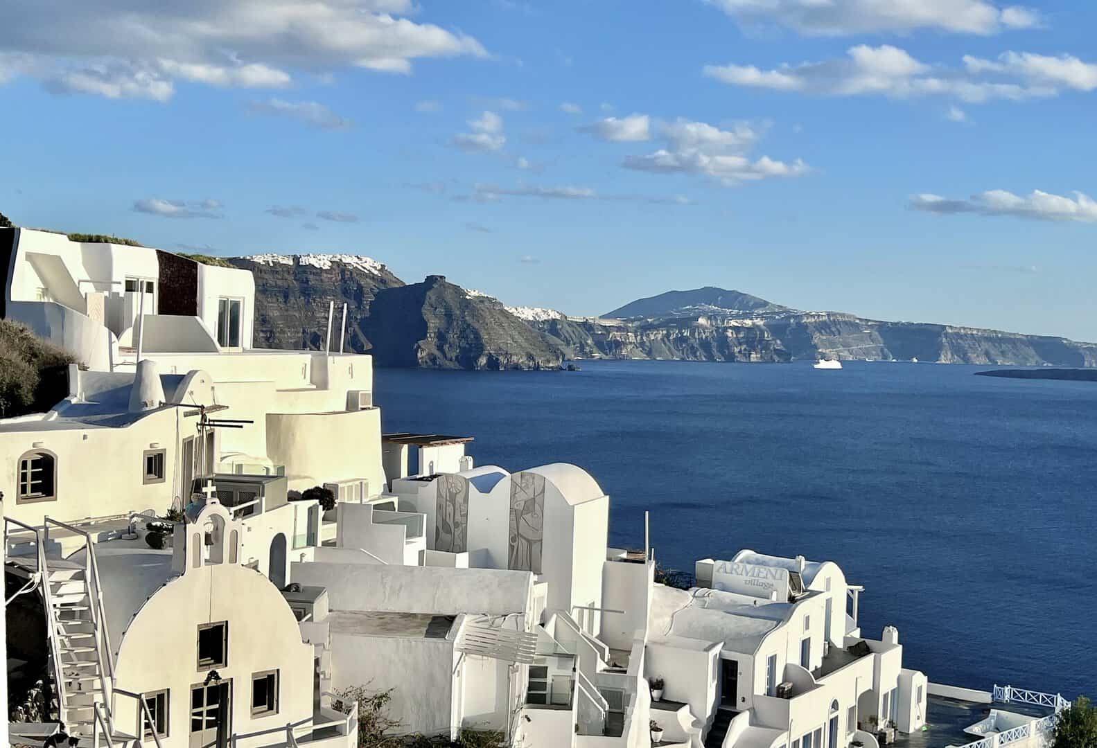 Turismo invernale a Santorini. Tranquillità, tramonti e tesori nascosti