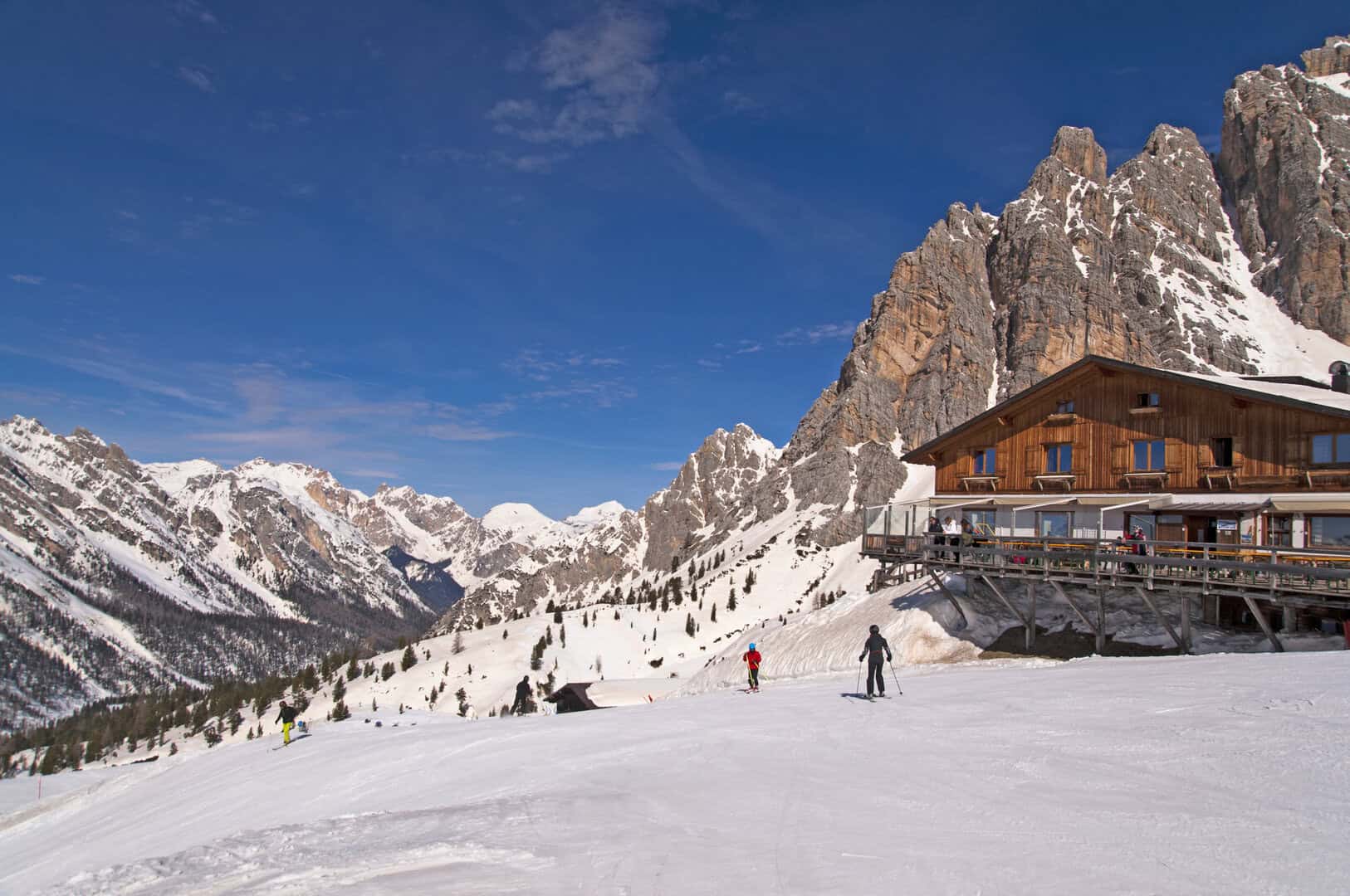 Turismo a Lizzola. Val Seriana: sci, snowboard e ciaspolate in Lombardia