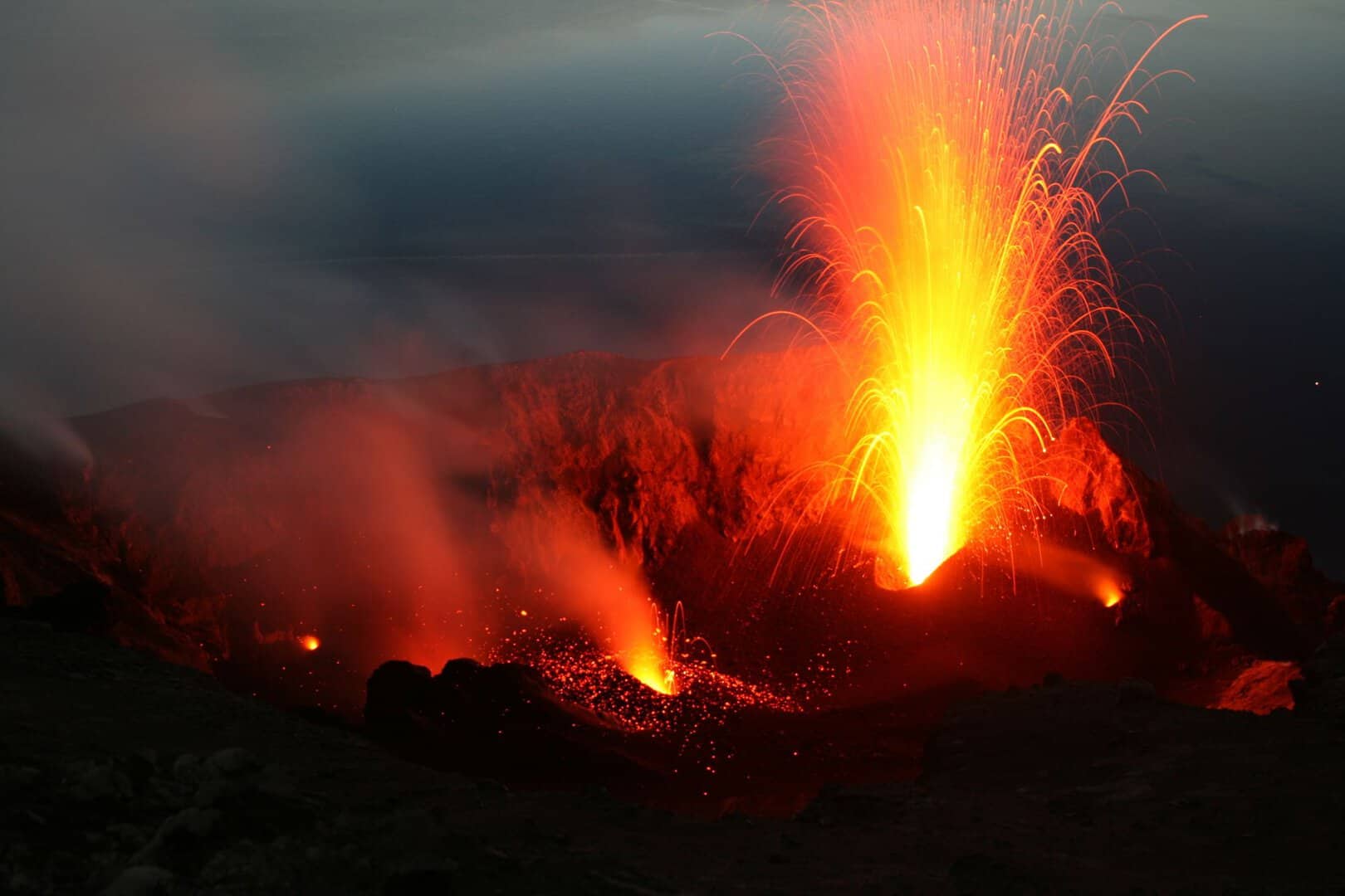 Un pianeta lontano con un’atmosfera ricca di zolfo: tracce di vulcani alieni