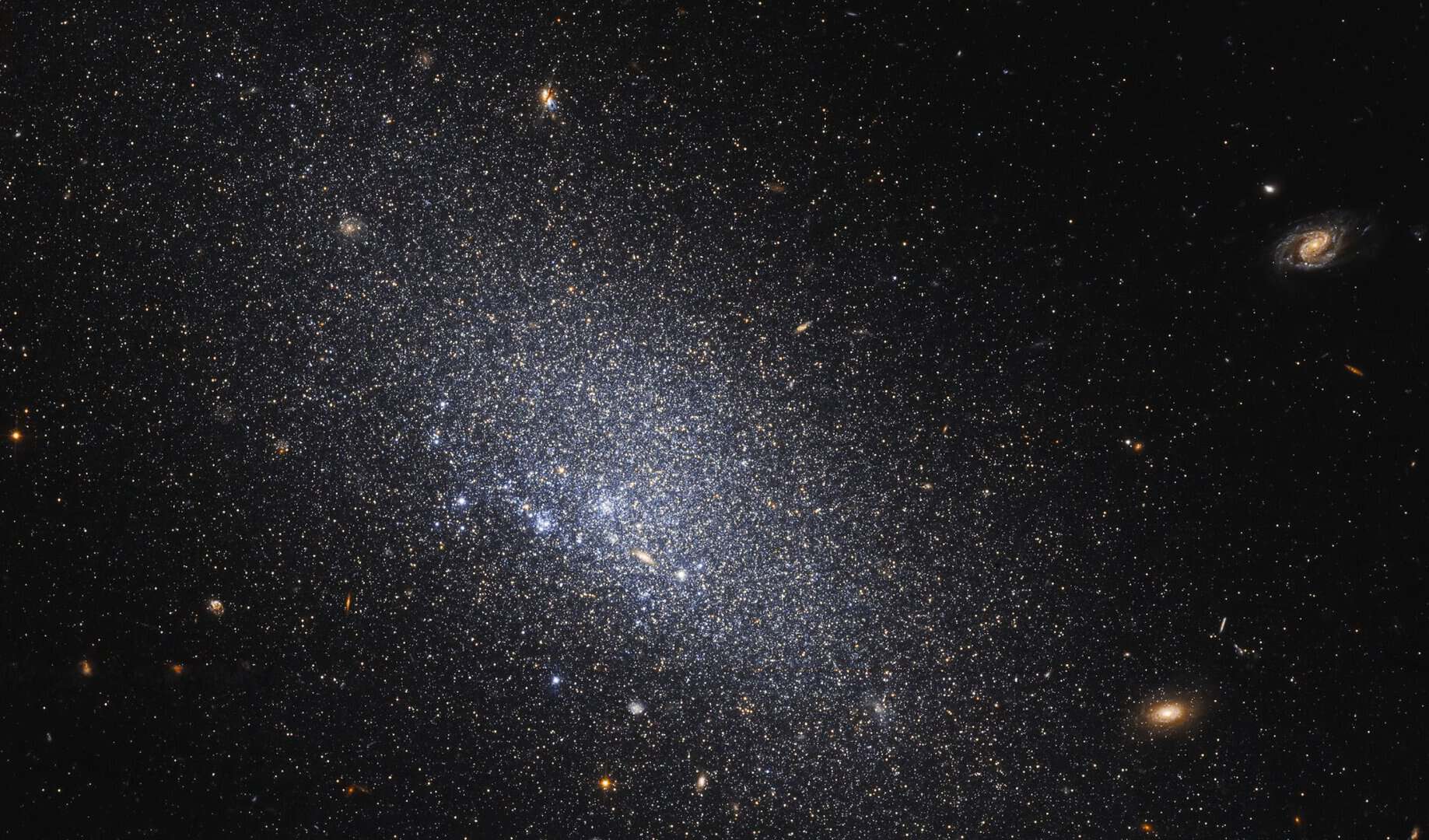Scoperto un gruppo di galassie nane con allineamento rettilineo: una sfida alla teoria della materia oscura fredda