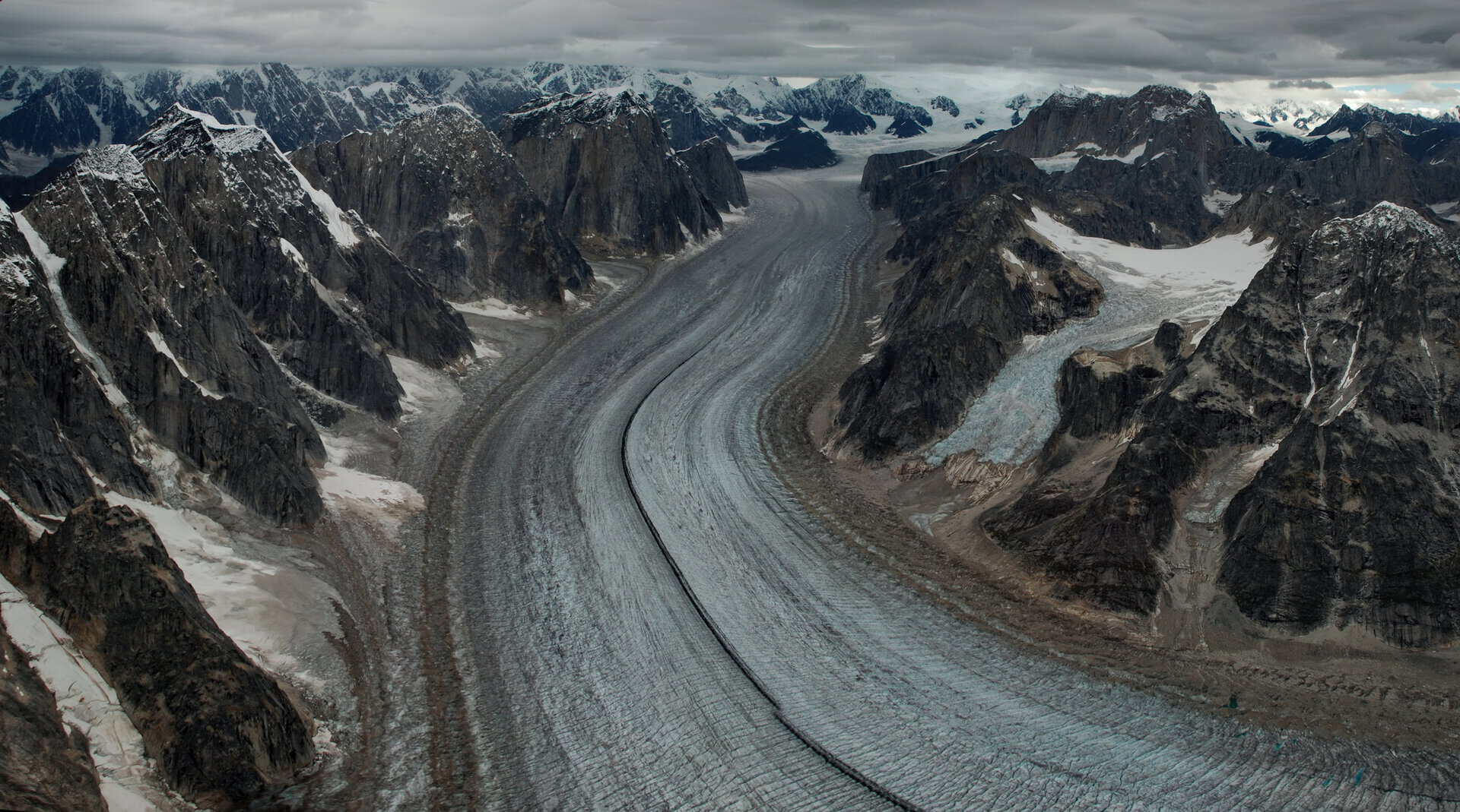 Cosa nasconde questo ghiacciaio dell’Alaska?