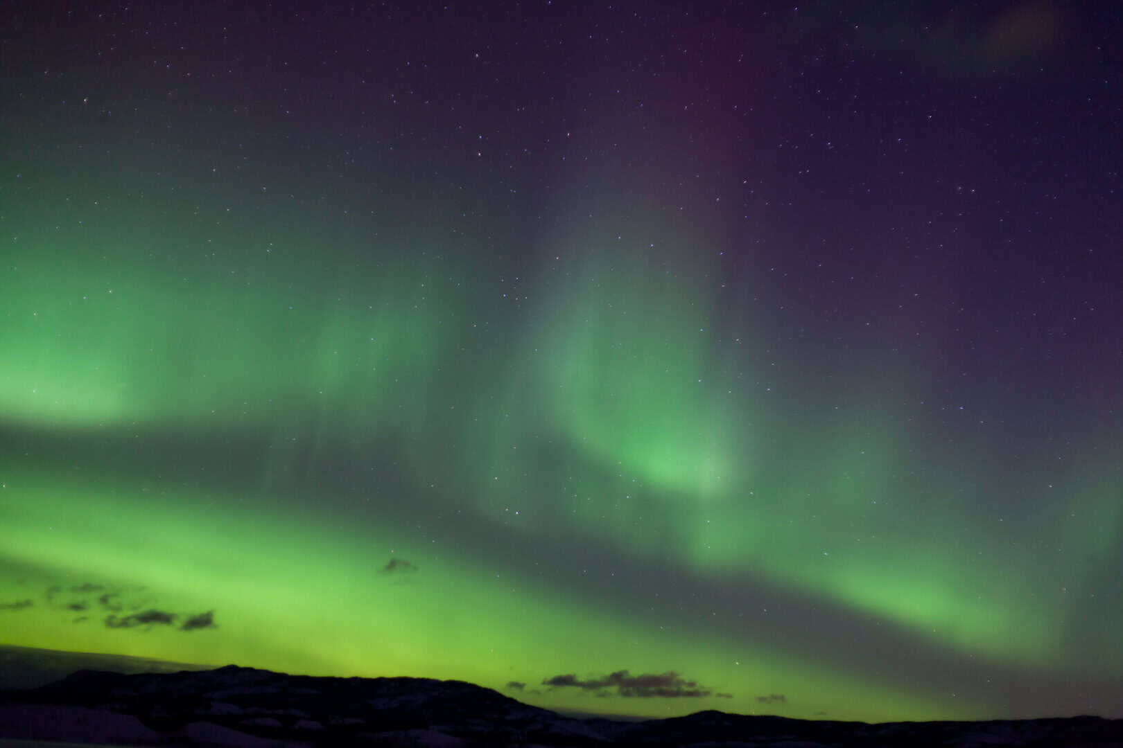Aurora nera: un fenomeno misterioso causato dalla collisione di forze cosmiche e terrestri