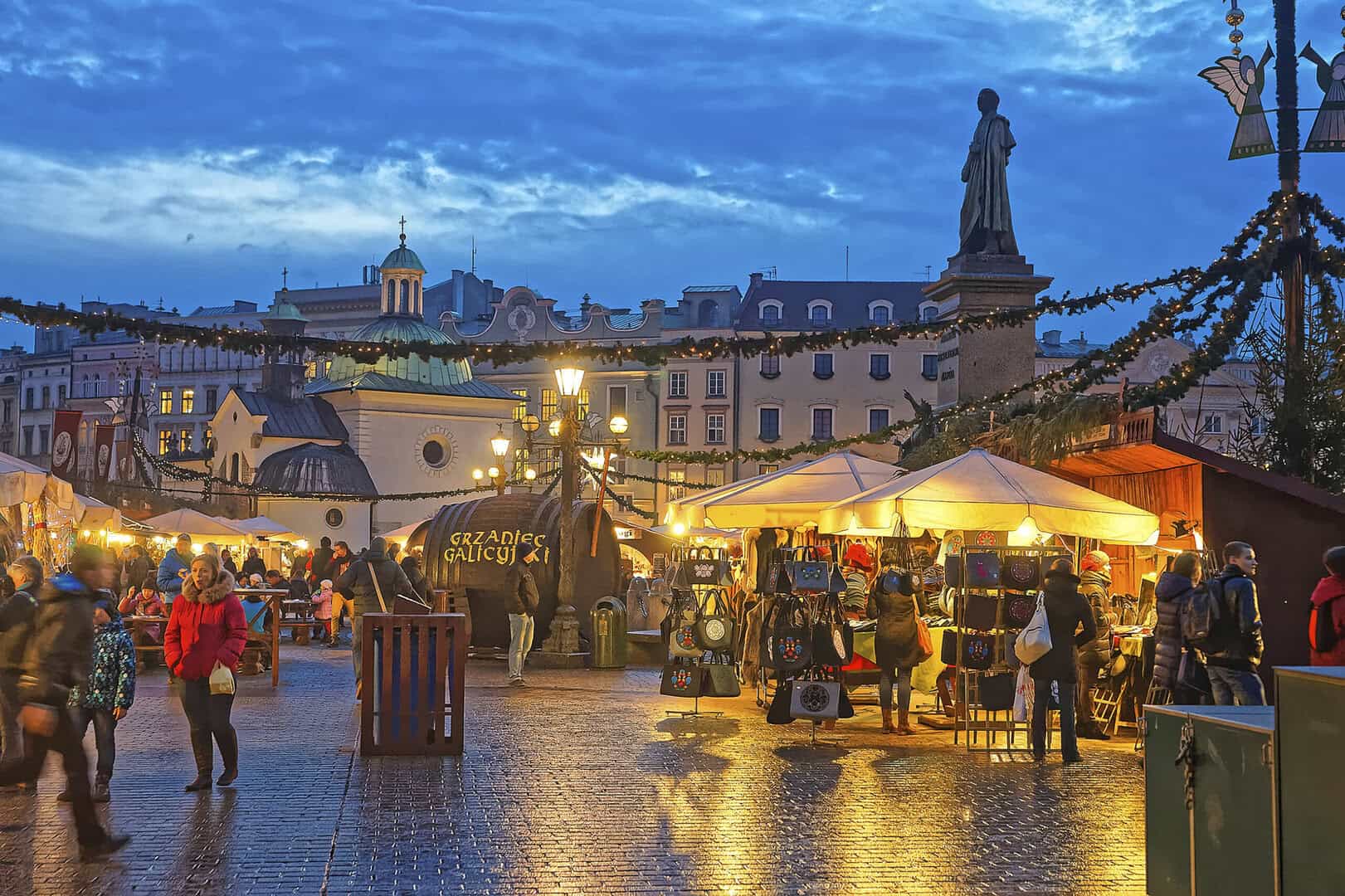 Vacanze di fine anno a Cracovia: atmosfera storica e mercatini natalizi nel cuore dell’inverno