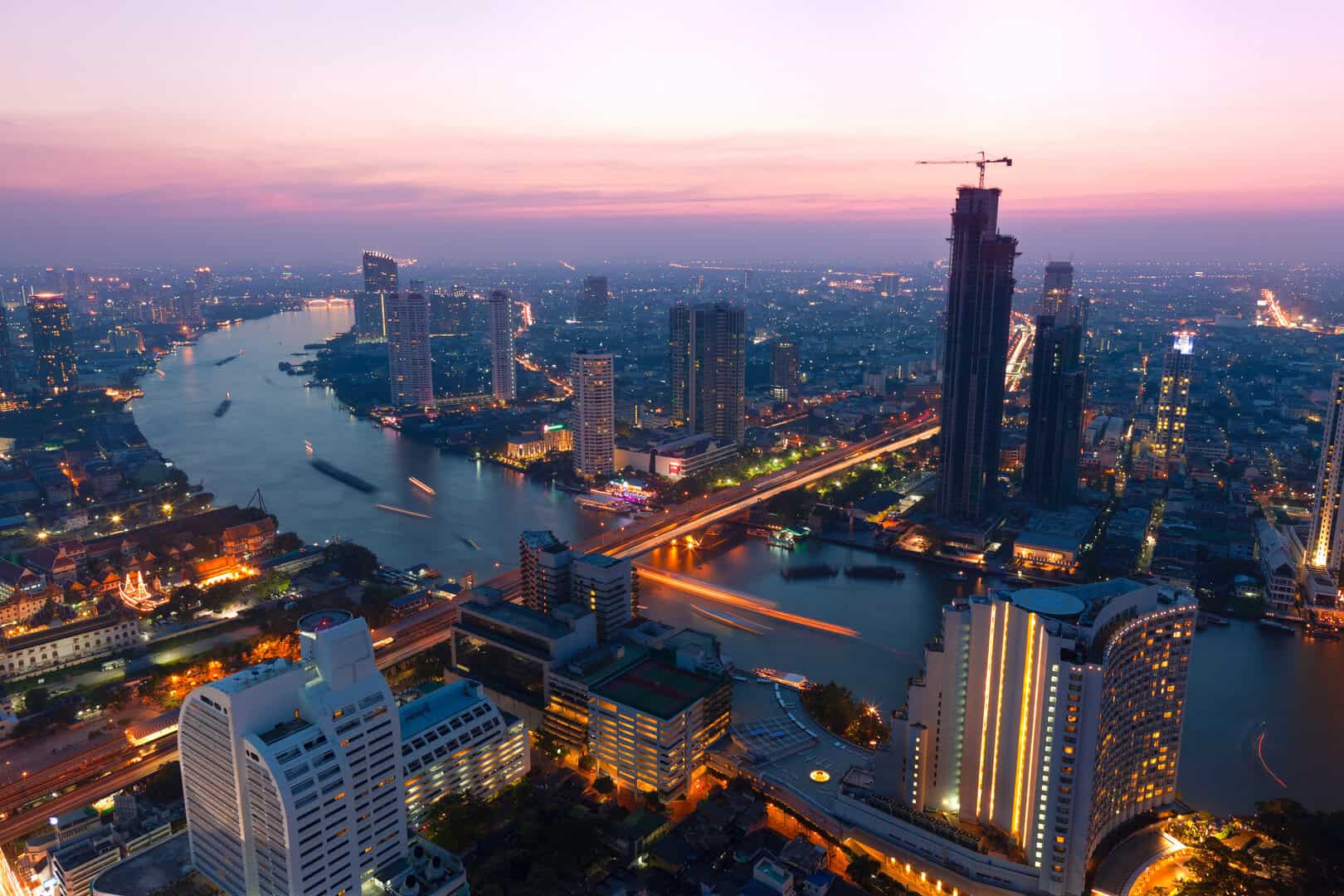 Turismo a Bangkok: esplora mercati galleggianti e il Palazzo Reale in Inverno