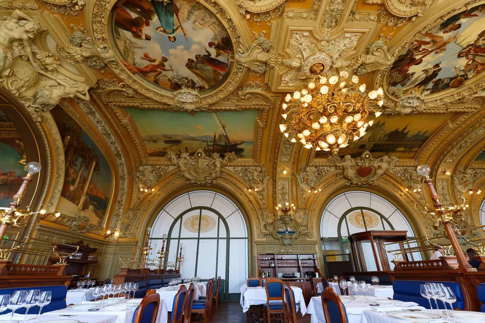Turismo natalizio a Parigi. Cena elegante al Le Train Bleu