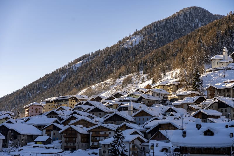 Turismo a Vermiglio: sci di fondo, ciaspolate e sci alpino nel Trentino