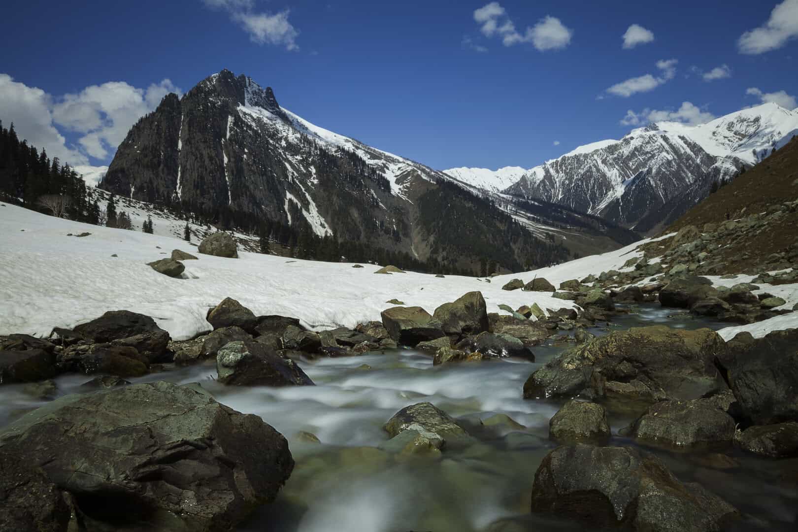 La neve eterna soccombe al riscaldamento climatico: un ghiacciaio che fra poco non vedremo più
