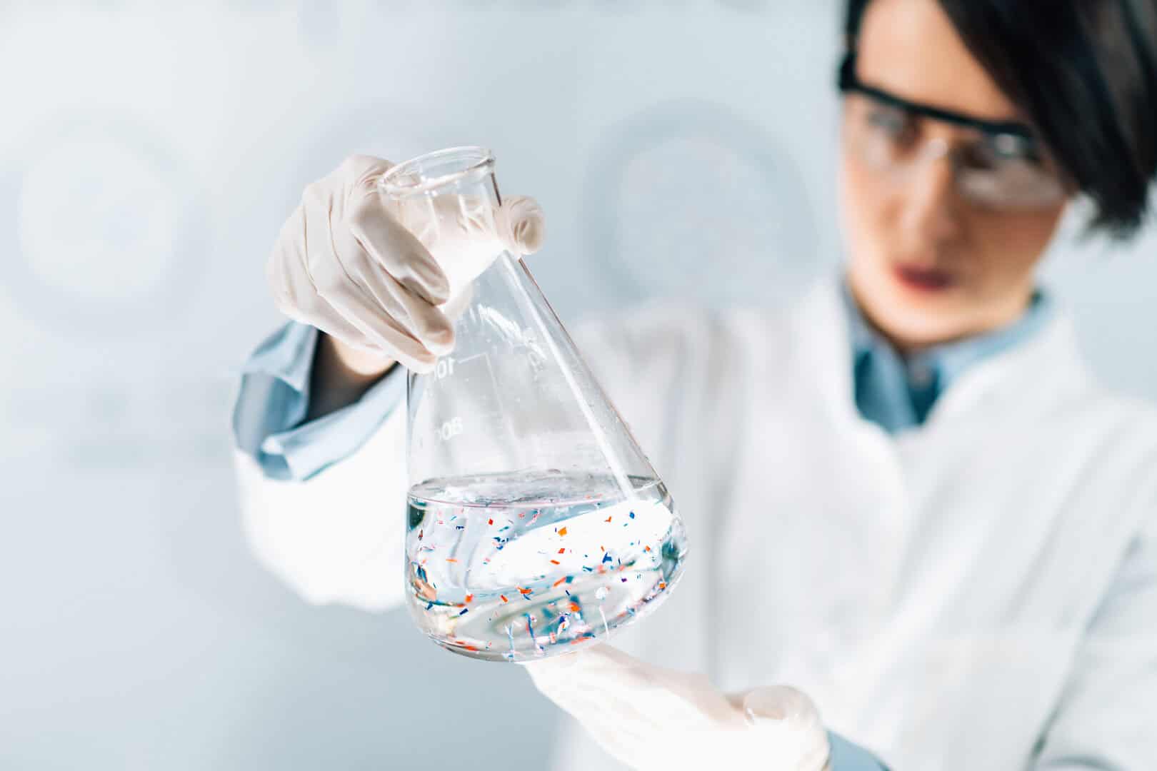La crescente minaccia delle microplastiche: preoccupano le correlazioni con alcune patologie
