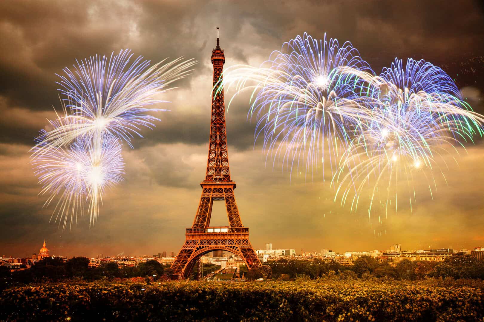 Turismo a Parigi: festa di Capodanno con i fuochi d’artificio dalla Torre Eiffel