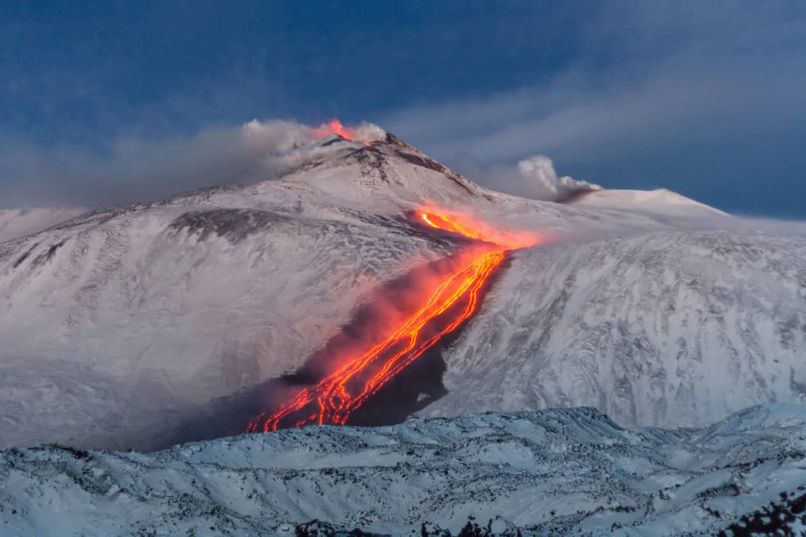 Aumento di terremoti sotto un vulcano in Alaska: preoccupazioni per la città più grande dello stato