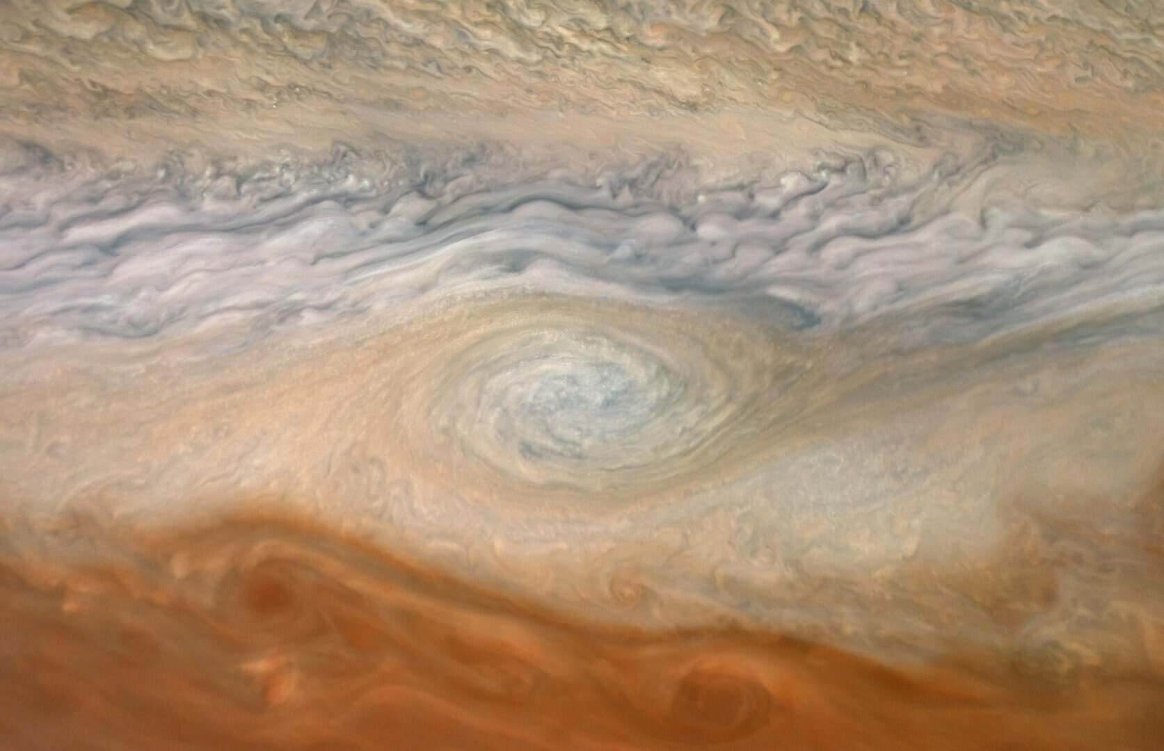 Le tempeste bianche e i fulmini verdi di Giove: un fenomeno astronomico spettacolare