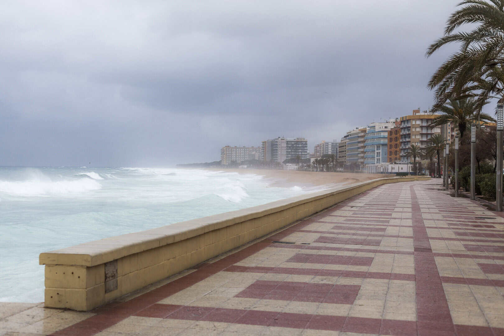 Tempesta Enol: meteo in subbuglio in Spagna, venti fino a 100 km/h, onde di oltre 5 metri