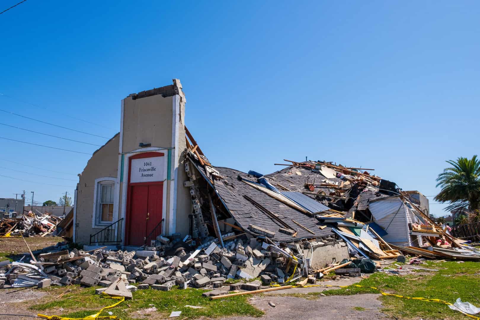 tornado chiesa 1230