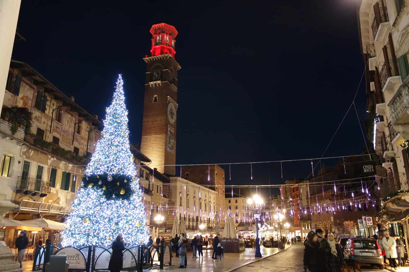 Turismo natalizio a Verona: mercatini e attrazioni tradizionali per festività da favola