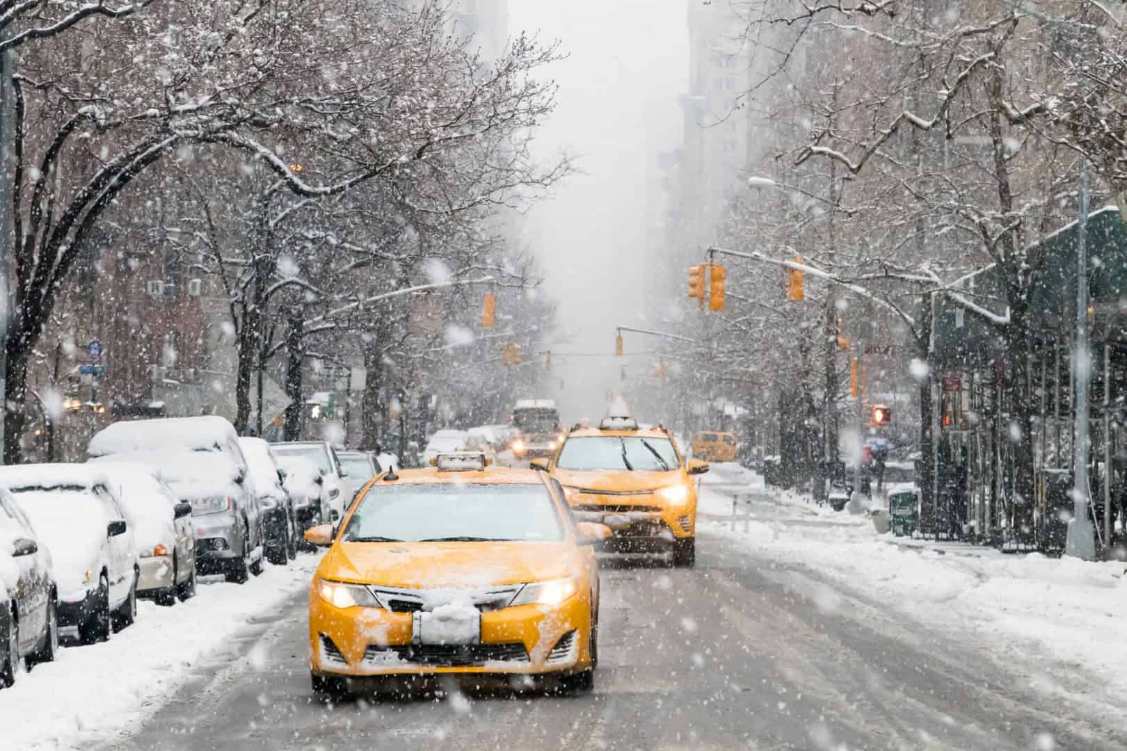 Meteo con gelo e neve su New York. Potrebbero mai arrivare in Italia?