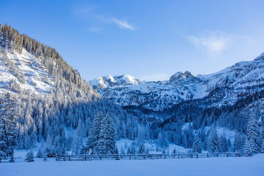 Meteo Baviera: allerta massima per ghiaccio e gelo estremo, pericolo strade impraticabili e temperature glaciali