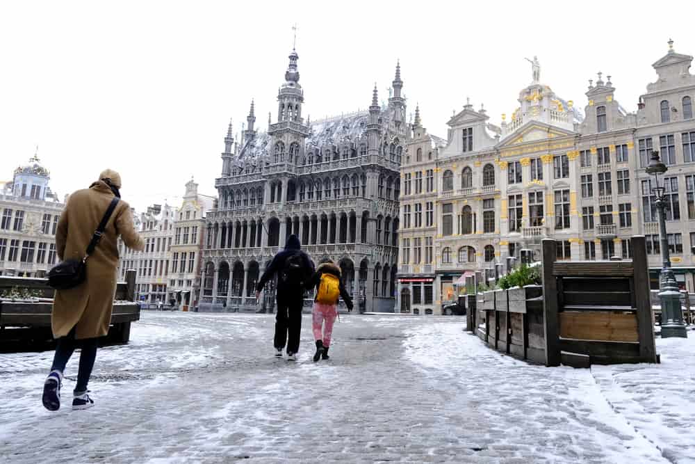 Meteo Belgio: neve imprevista paralizza il traffico, disagi e sorprese per i fiamminghi