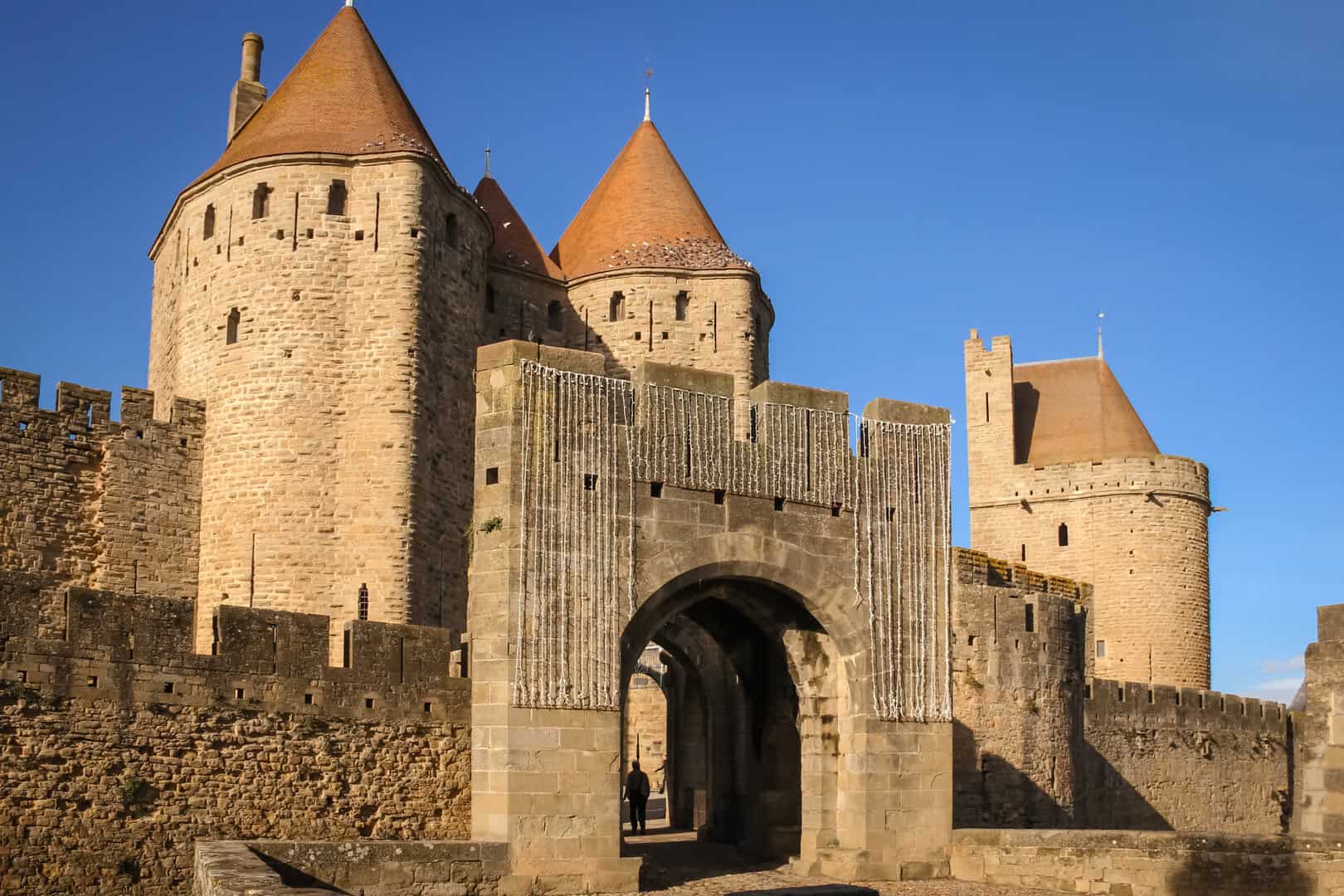 “Turismo in Francia: Storia, Sapori e Passeggiate nella Città Medievale di Carcassonne”