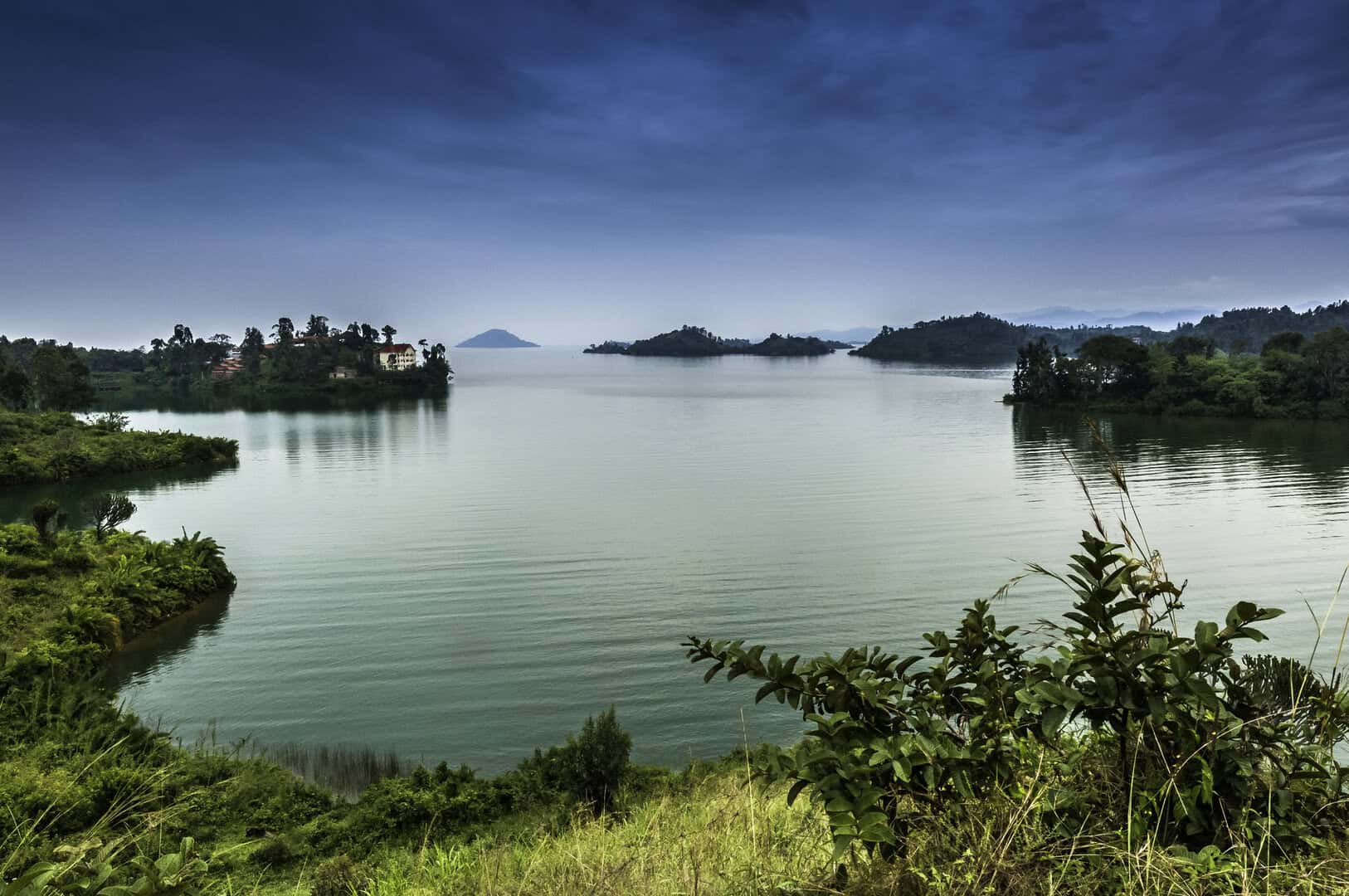 Viaggio al Lago Kivu: tra leggende, caffè e acque misteriose