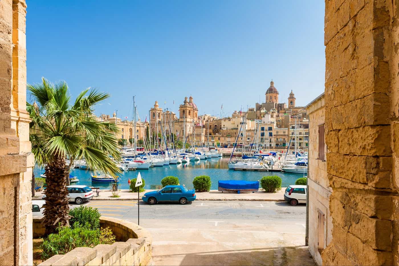 Viaggio low cost a Malta. Tra scogliere mozzafiato e città storiche