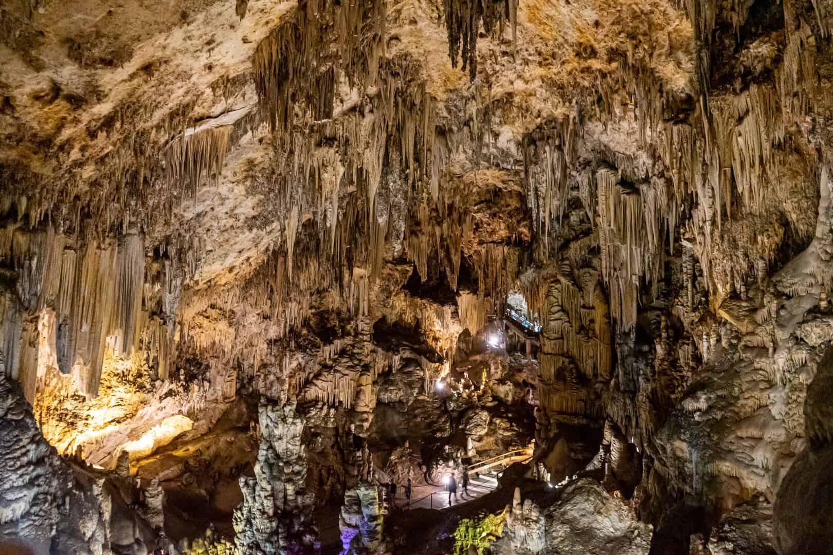 Turismo sotterraneo. Alla scoperta delle grotte di Nerja in Spagna