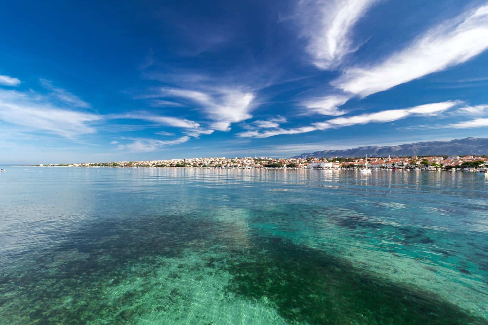 Turismo economico: scopri l’isola di Pag, Croazia. Mare e divertimento