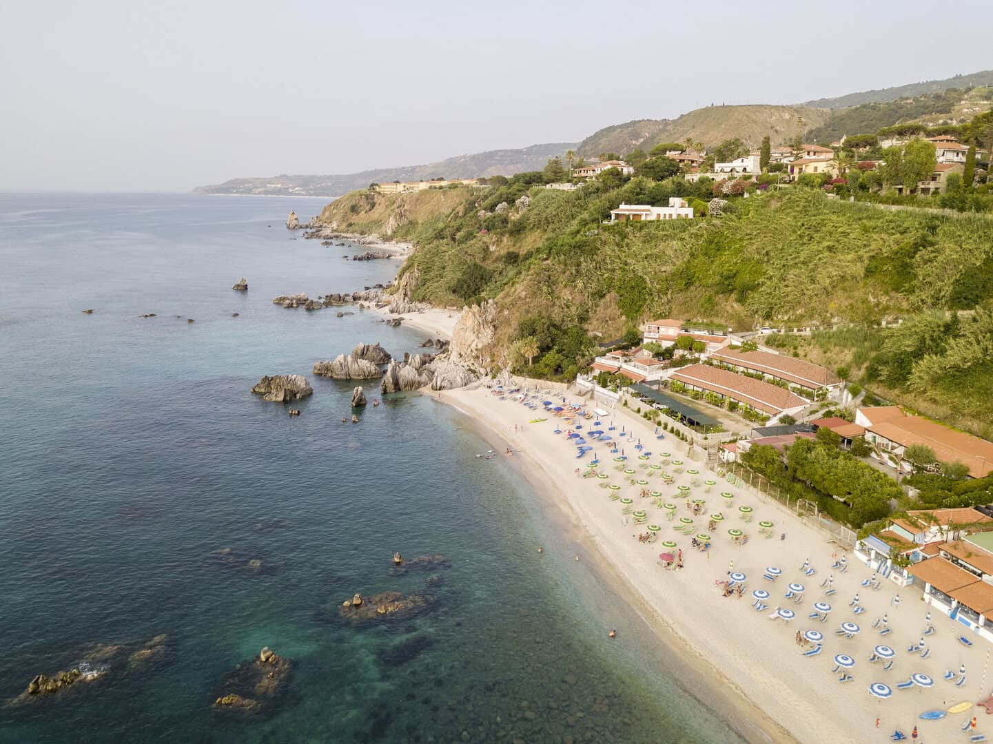 Turismo economico. Scopri le incantevoli spiagge e scogliere di Tropea, Calabria