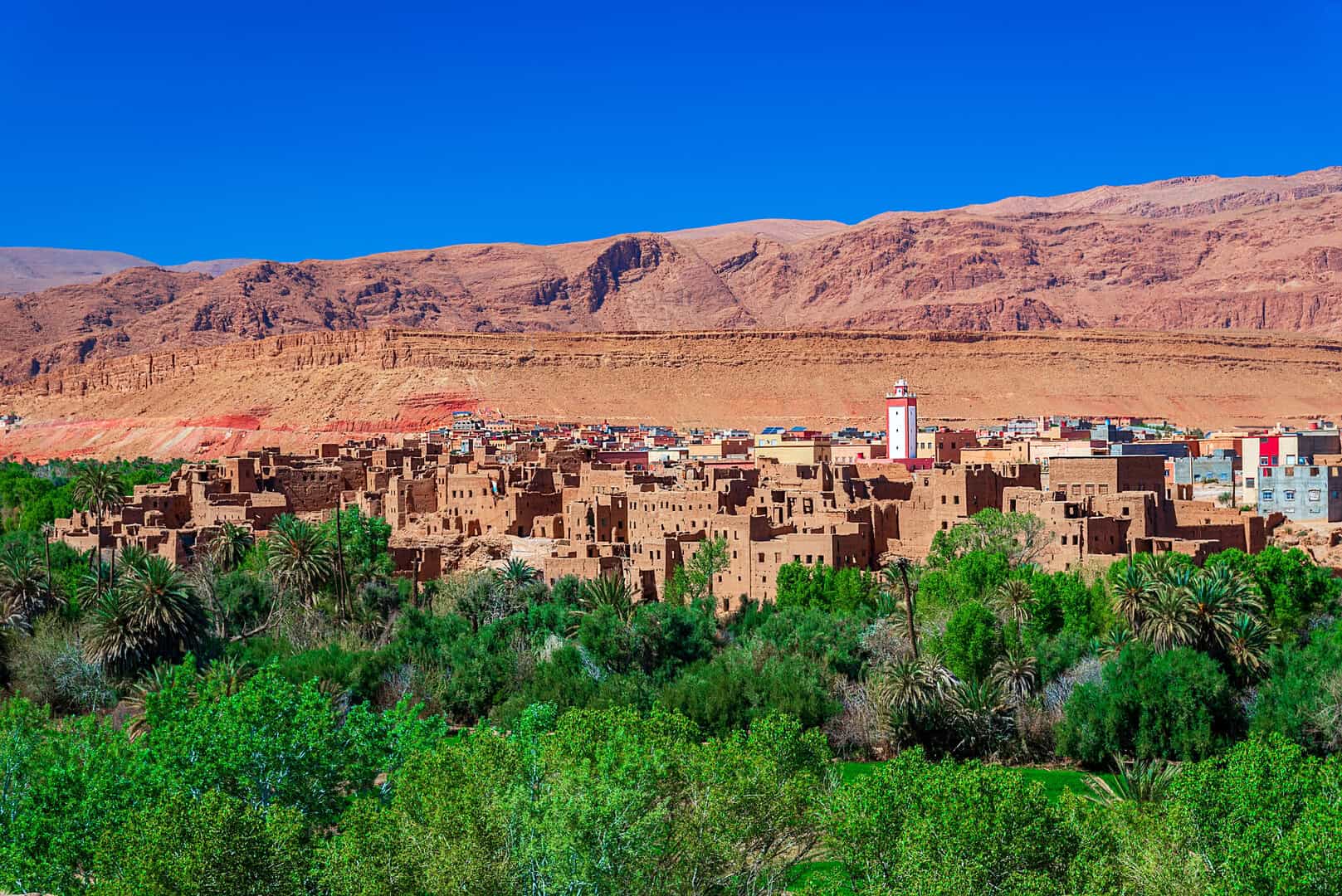 Turismo avventuroso. Esplora le gole del Dades e le oasi berbere in Marocco