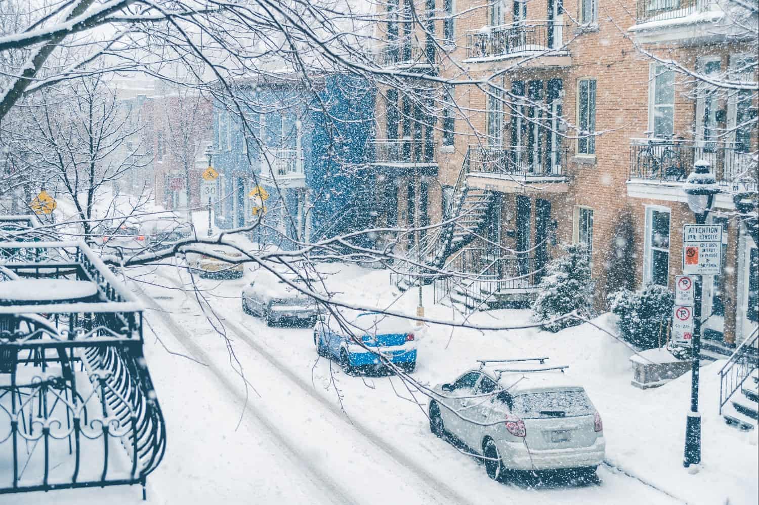 Meteo California: neve intensa colpisce le comunità montane della California meridionale