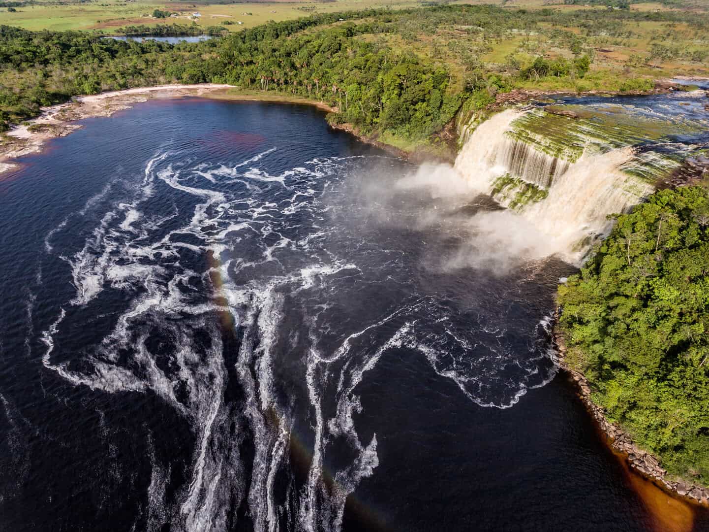 Viaggio a Canaima: dove la natura sfida l’immaginazione