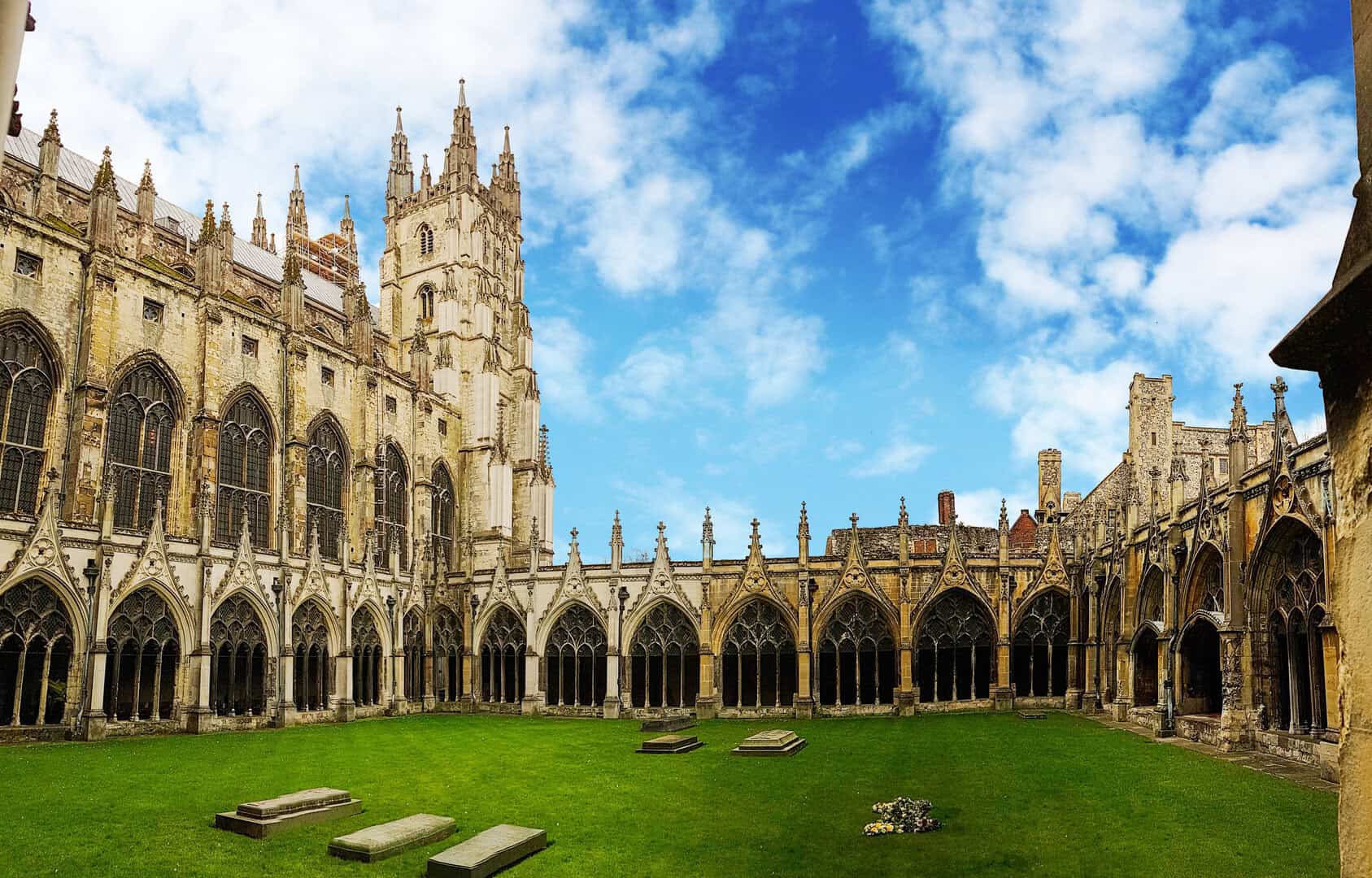 Viaggio attraverso Canterbury. Esplorazione storica nel cuore del Regno Unito