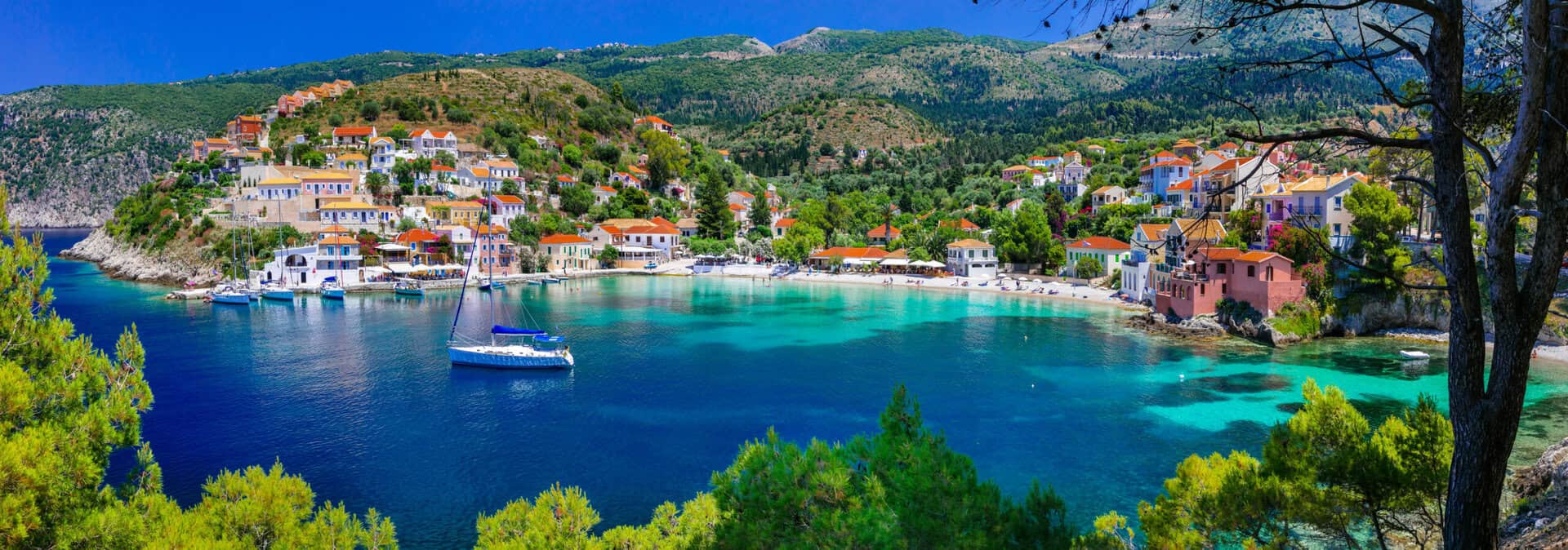 Turismo low cost a Cefalonia. Tra mare, cultura, natura e storia