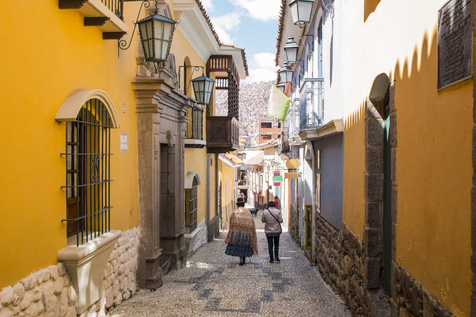 Turismo economico: come esplorare La Paz, Bolivia. Tra altitudini e mercati colorati