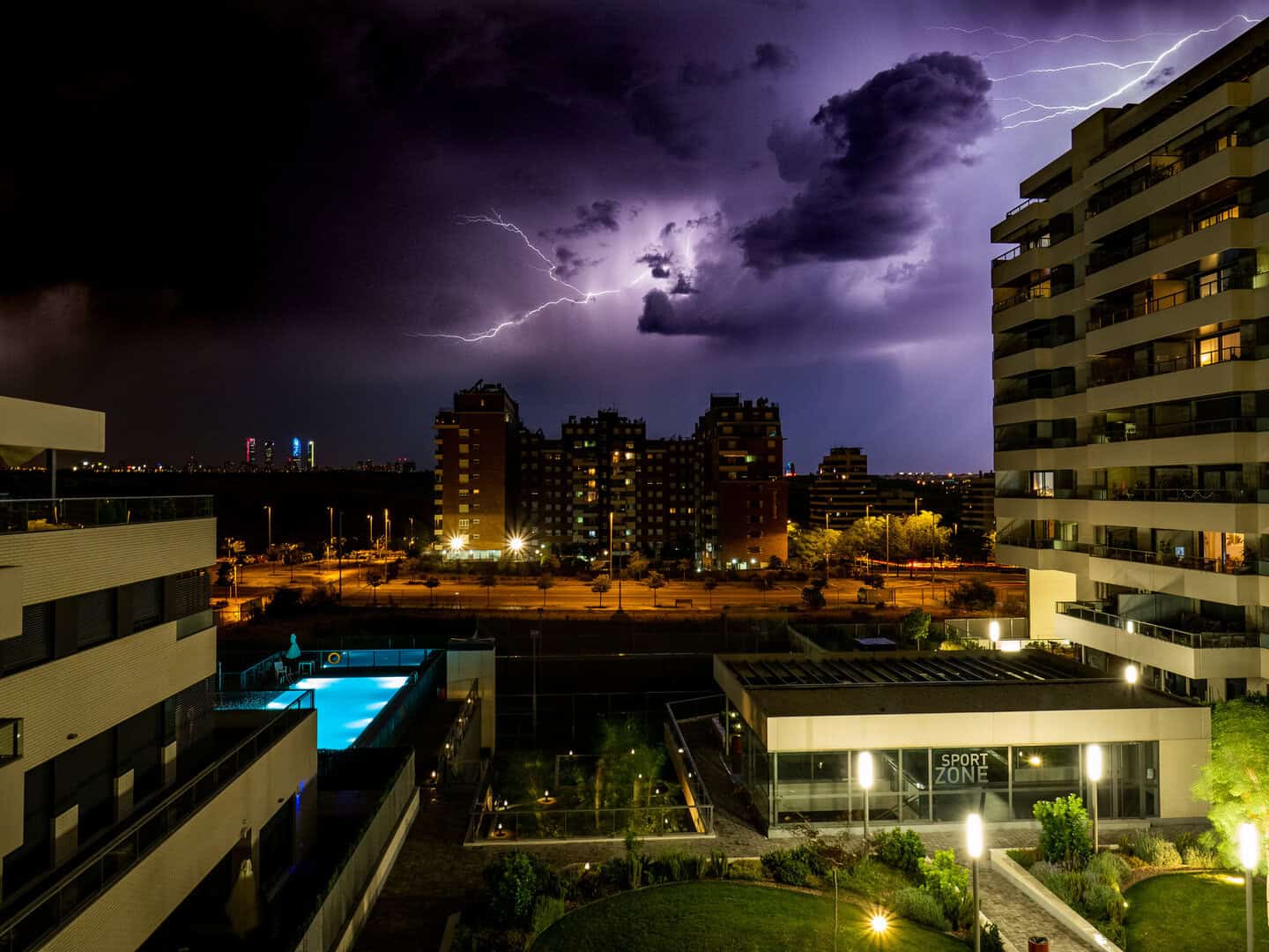 Meteo Spagna, Murcia: scuole e centri chiusi nel nord-ovest per il diluvio, oltre 300 litri d’acqua in pochi giorni