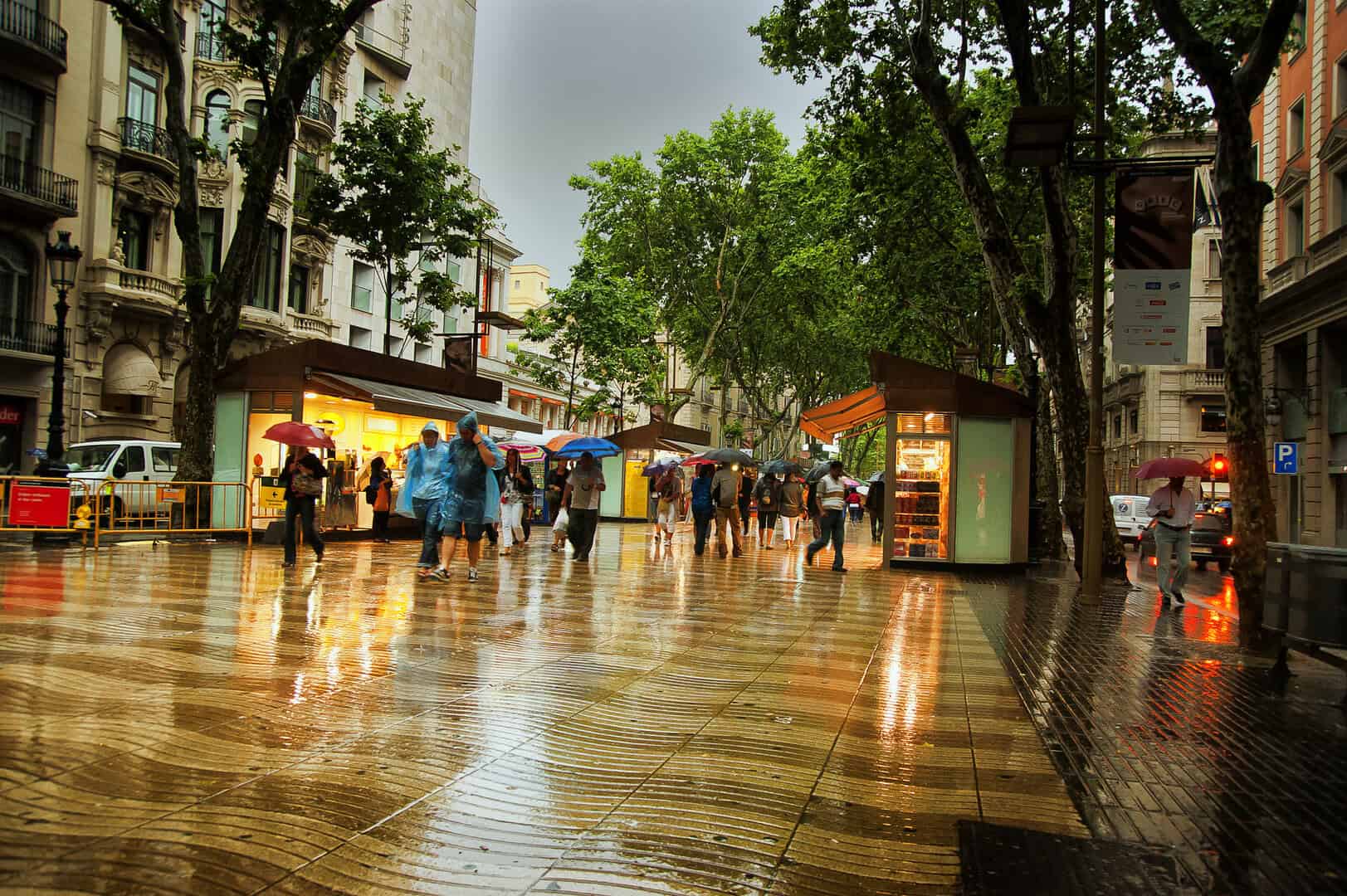 Meteo Catalogna: allerta pioggia violenta su Barcellona, il Meteocat svela l’orario preciso e avverte di temporali e accumuli intensi