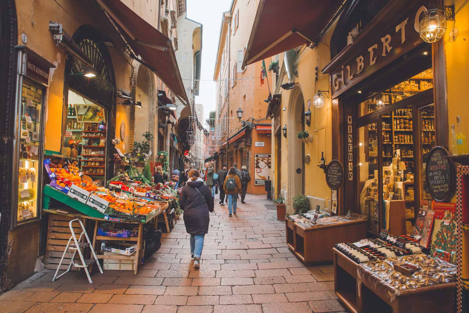 Mi trasferisco a Bologna: tra torri, portici e tortellini mi sento già a casa