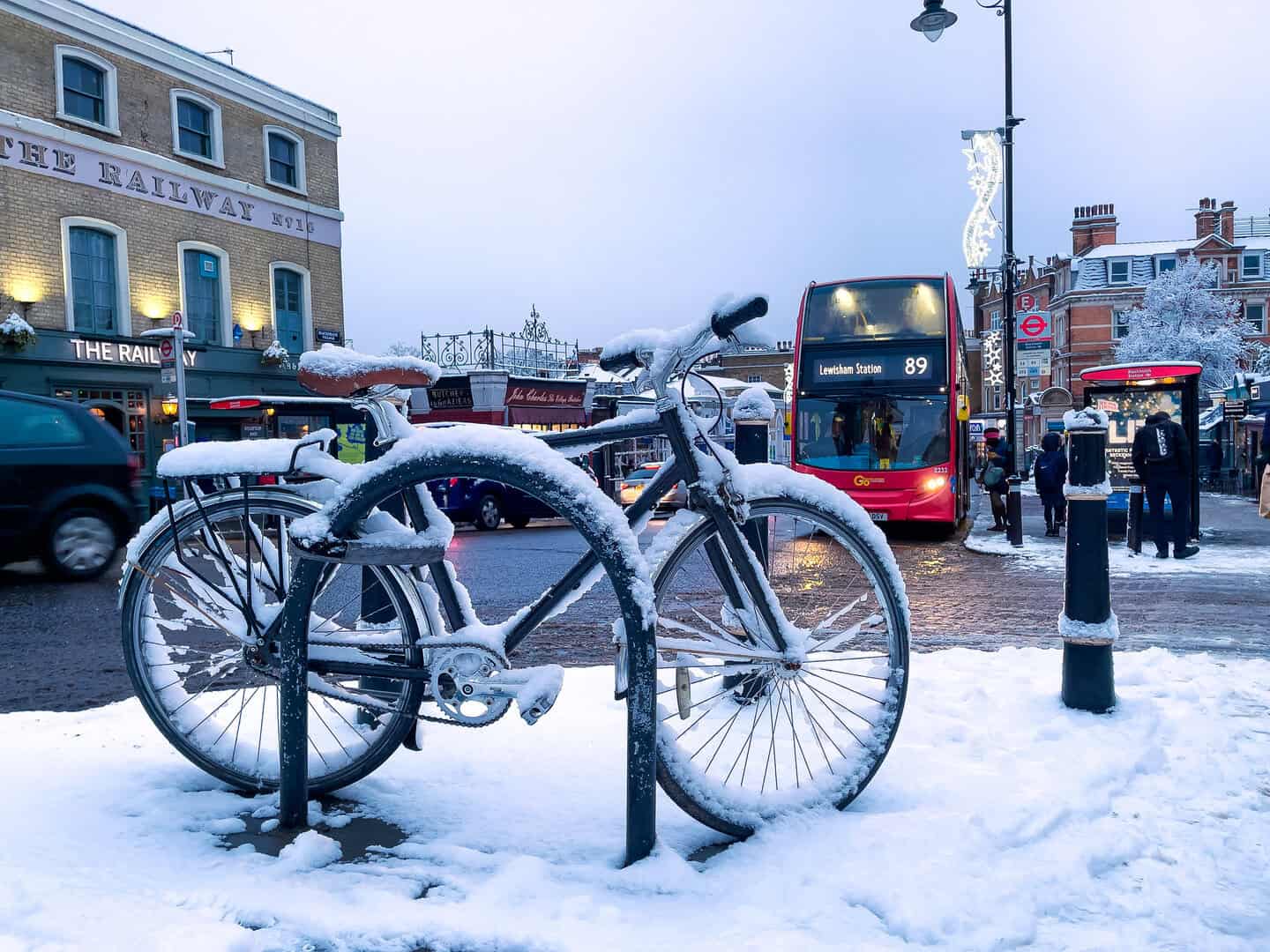England covered in snow 150425