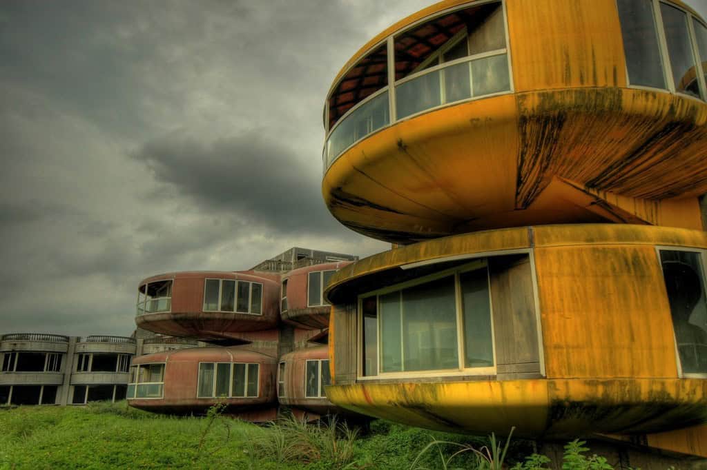 Il villaggio delle case UFO