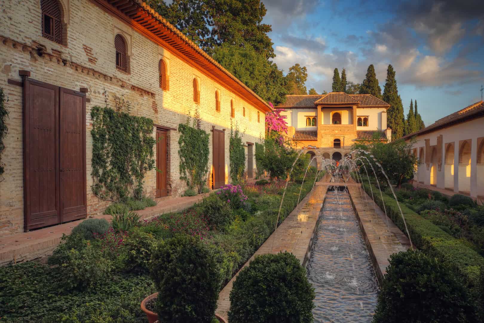 Granada, sogno andaluso tra palazzi, giardini e tradizioni