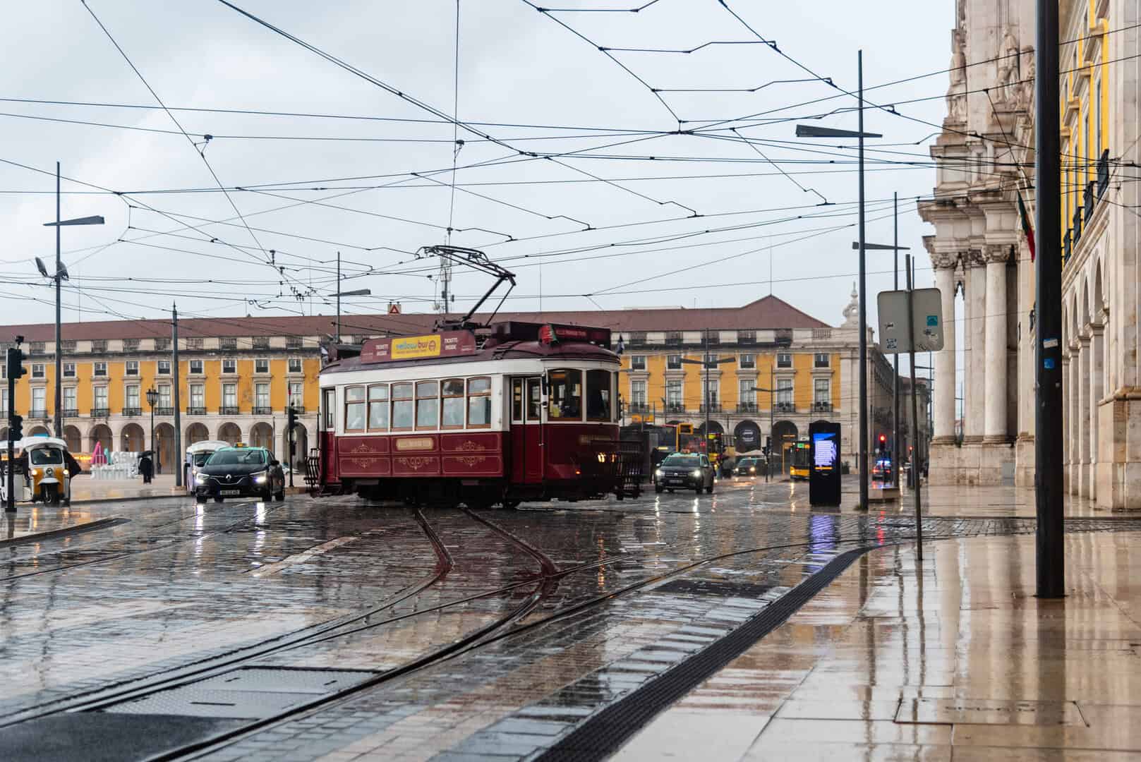 Portugal storm 110425 3