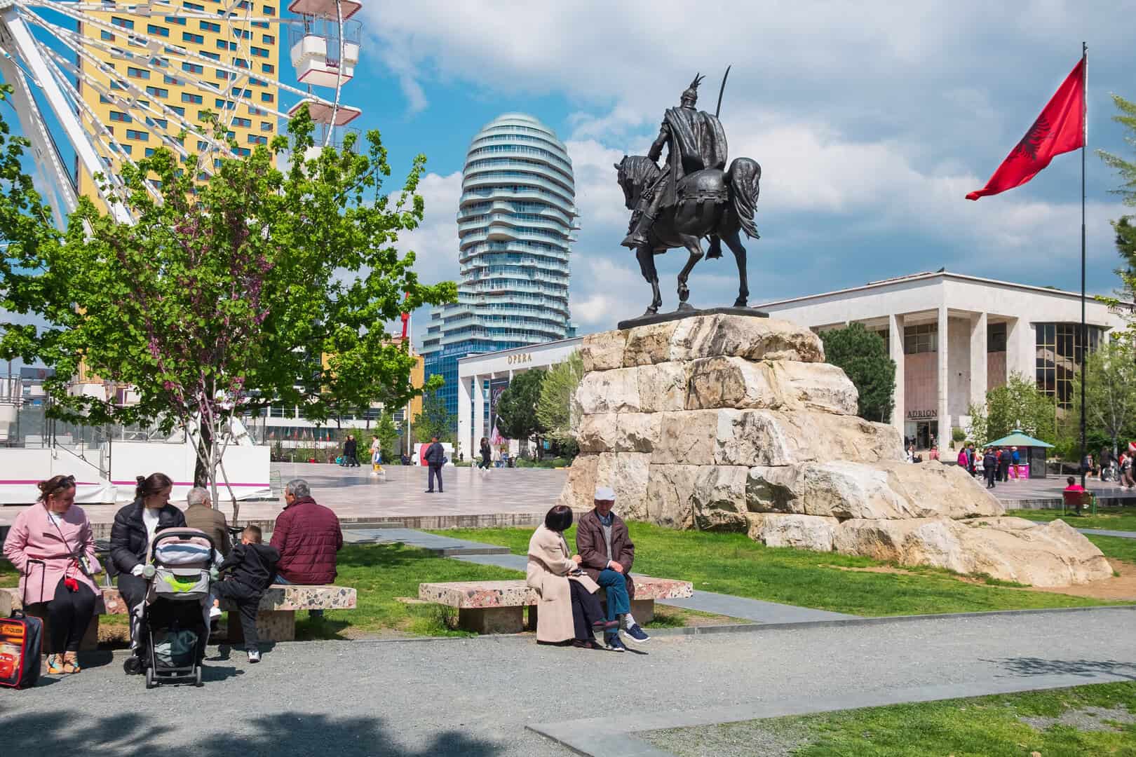 Tirana, tra passato e futuro: un racconto di viaggio autentico