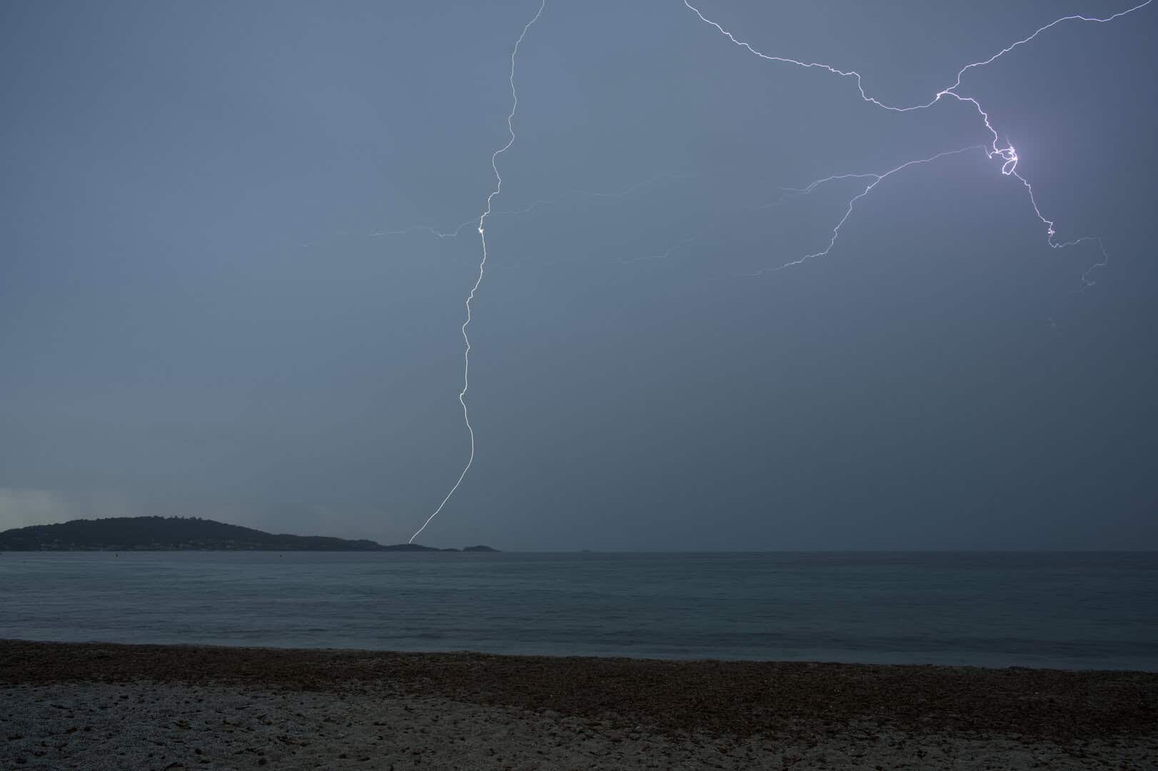 thunderstorm in france 150425