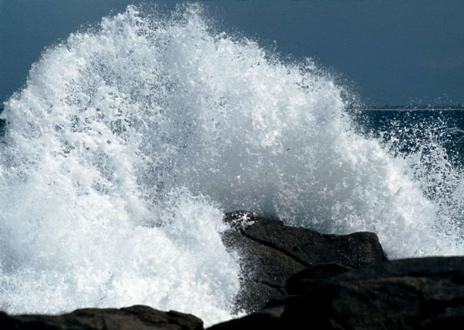 Meteo Francia: forti raffiche di vento fino a 120 km/h e caldo anomalo
