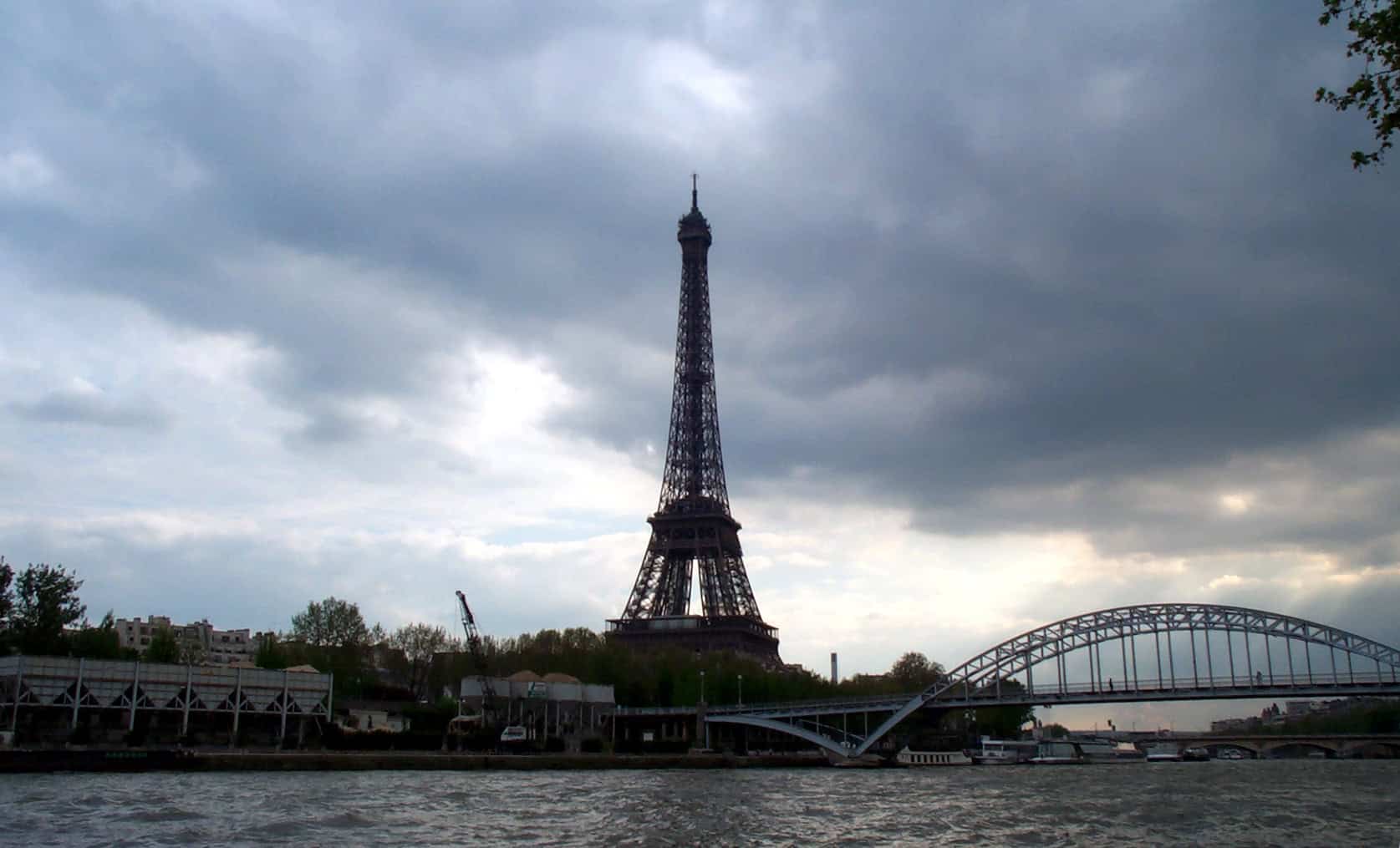 Meteo Francia: pioggia e temporali nel sud, clima fresco al nord